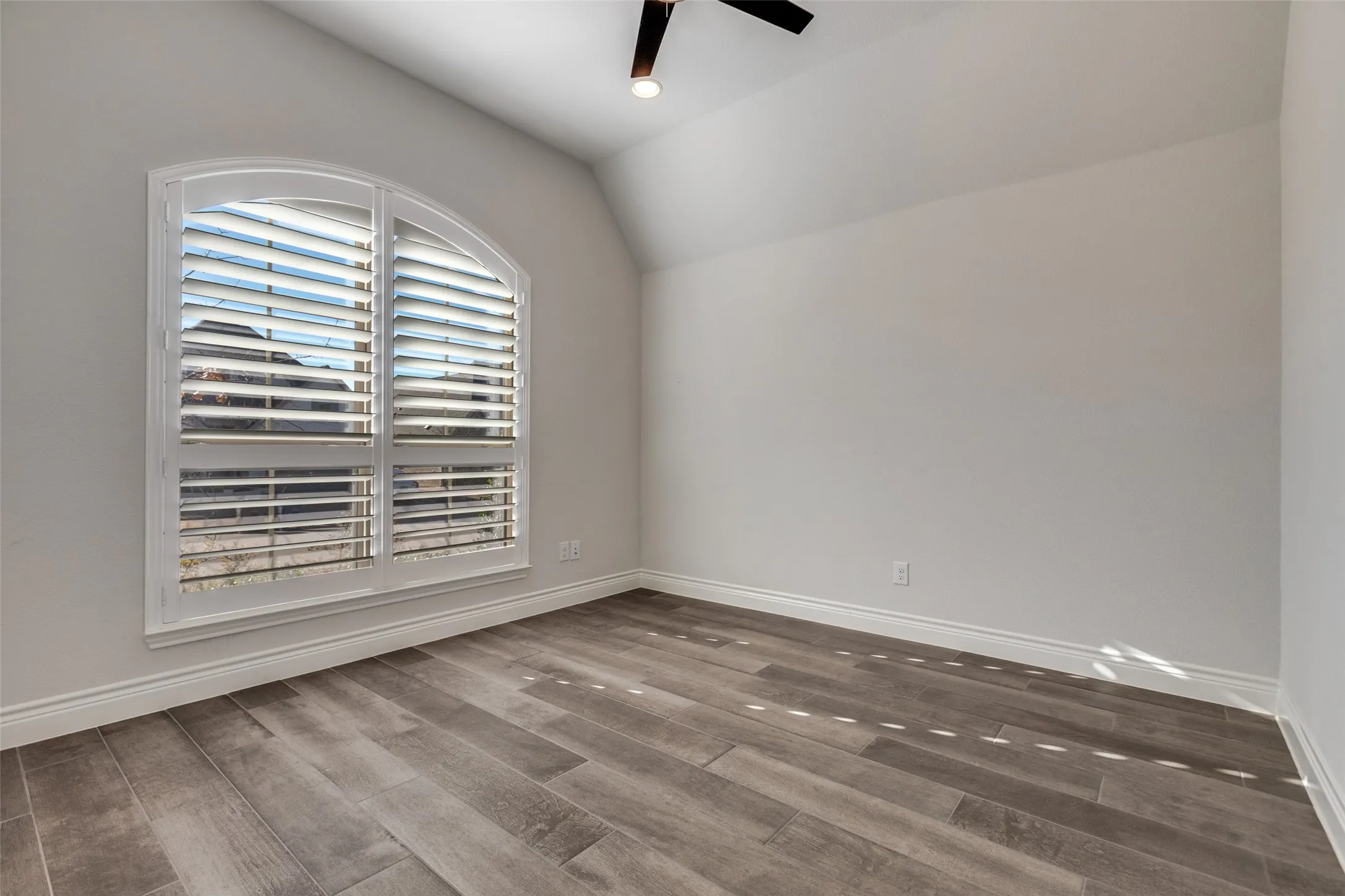 Single Family Residence For Sale in Collin County , 2632 War Admiral Street, Celina, Texas 75009, 4 Bedroom, 3 Bathroom, 2 Garage spaces, 2,503 Sqft, built in 2021, Preowned, mls#21138989, Real Estate Agent in Celina, Homes For Sale in Collin county, Homes For Sale in Celina, Realtor in Celina Texas, Real Estate Brokerage Independent Realty Texas, Luminita Cordes Realtor