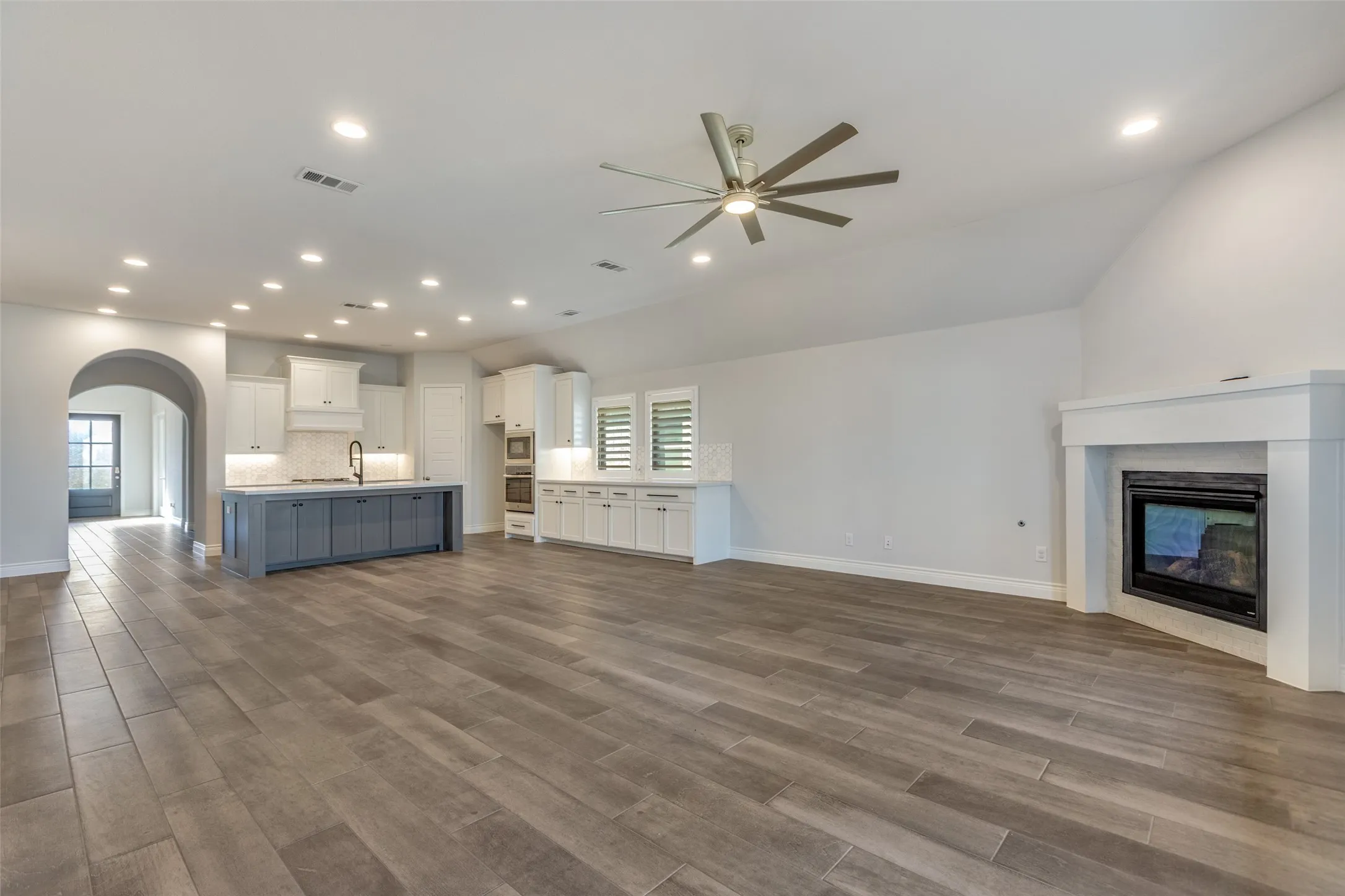 Single Family Residence For Sale in Collin County , 2632 War Admiral Street, Celina, Texas 75009, 4 Bedroom, 3 Bathroom, 2 Garage spaces, 2,503 Sqft, built in 2021, Preowned, mls#21138989, Real Estate Agent in Celina, Homes For Sale in Collin county, Homes For Sale in Celina, Realtor in Celina Texas, Real Estate Brokerage Independent Realty Texas, Luminita Cordes Realtor