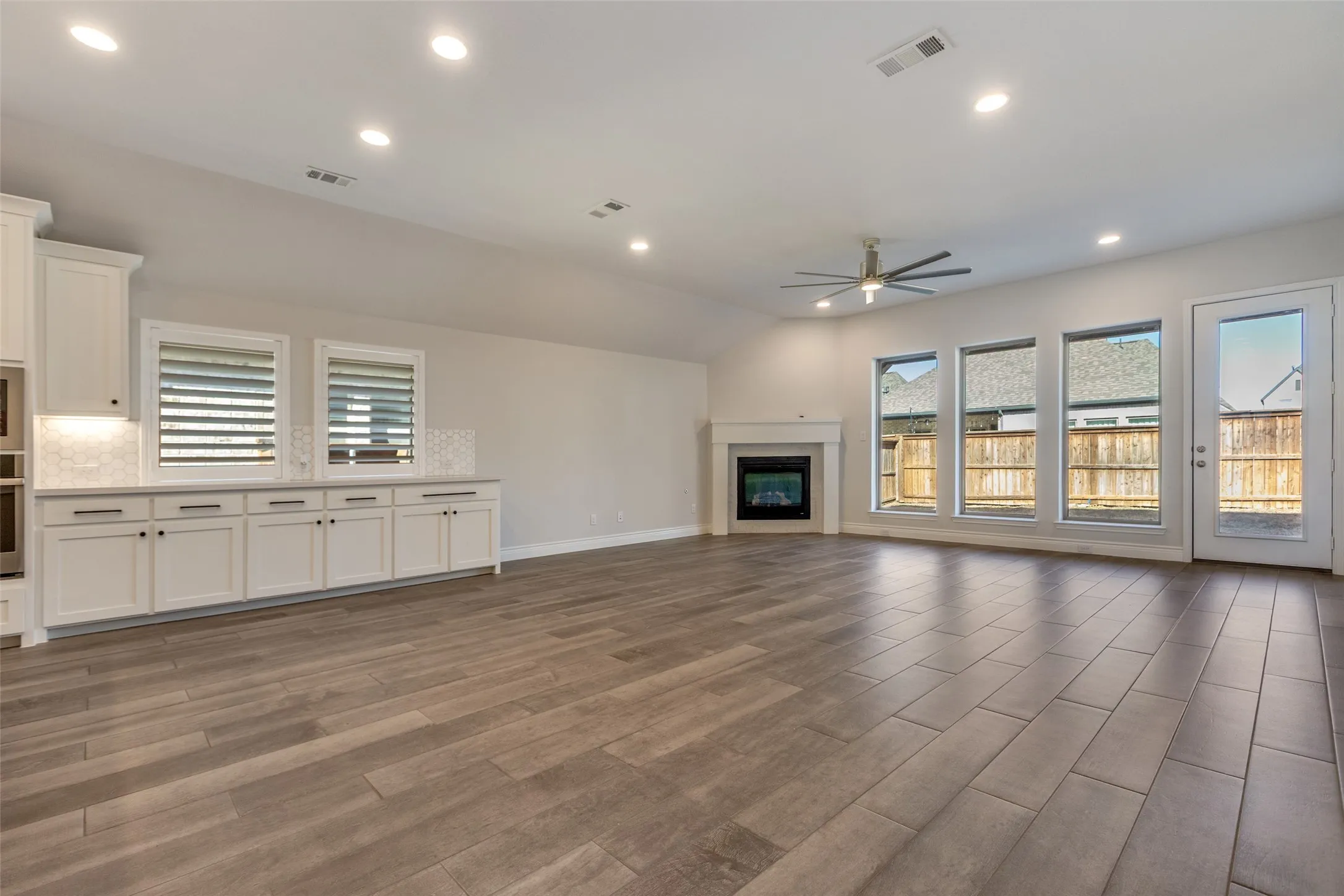 Single Family Residence For Sale in Collin County , 2632 War Admiral Street, Celina, Texas 75009, 4 Bedroom, 3 Bathroom, 2 Garage spaces, 2,503 Sqft, built in 2021, Preowned, mls#21138989, Real Estate Agent in Celina, Homes For Sale in Collin county, Homes For Sale in Celina, Realtor in Celina Texas, Real Estate Brokerage Independent Realty Texas, Luminita Cordes Realtor