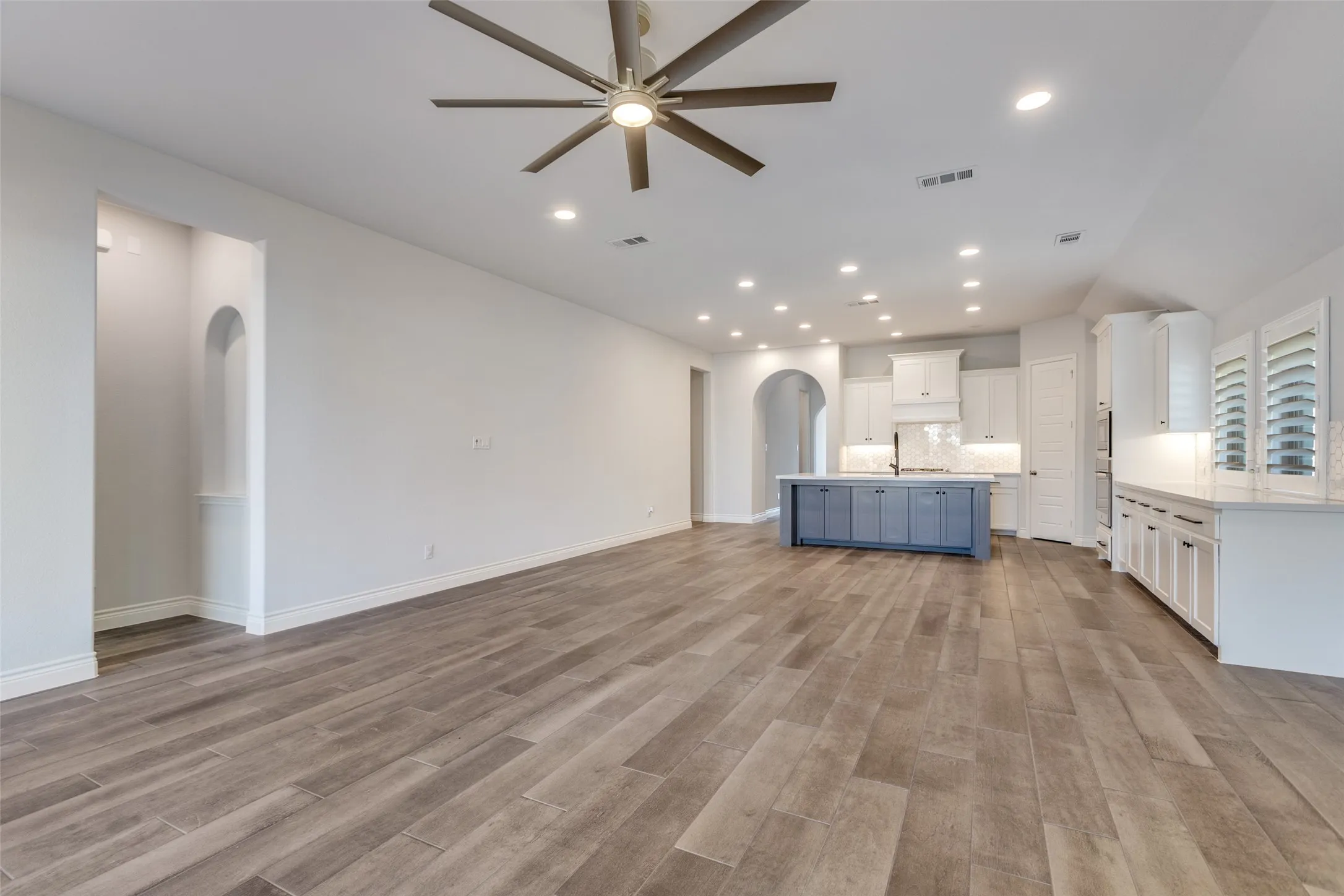 Single Family Residence For Sale in Collin County , 2632 War Admiral Street, Celina, Texas 75009, 4 Bedroom, 3 Bathroom, 2 Garage spaces, 2,503 Sqft, built in 2021, Preowned, mls#21138989, Real Estate Agent in Celina, Homes For Sale in Collin county, Homes For Sale in Celina, Realtor in Celina Texas, Real Estate Brokerage Independent Realty Texas, Luminita Cordes Realtor