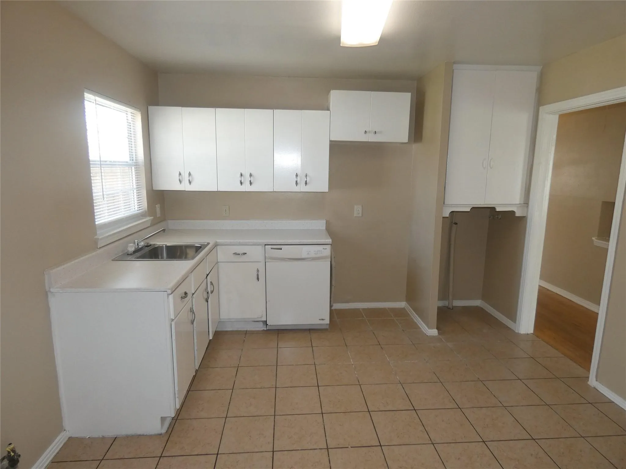 Single Family Residence For Sale in Dallas County , 11819 Broadmoor Drive, Dallas, Texas 75218, 3 Bedroom, 1 Bathroom, 1 Garage spaces, 1,080 Sqft, built in 1951, Preowned, mls#21135652, Real Estate Agent in Dallas, Homes For Sale in Dallas county, Homes For Sale in Dallas, Realtor in Dallas Texas, Real Estate Brokerage Independent Realty Texas, Luminita Cordes Realtor
