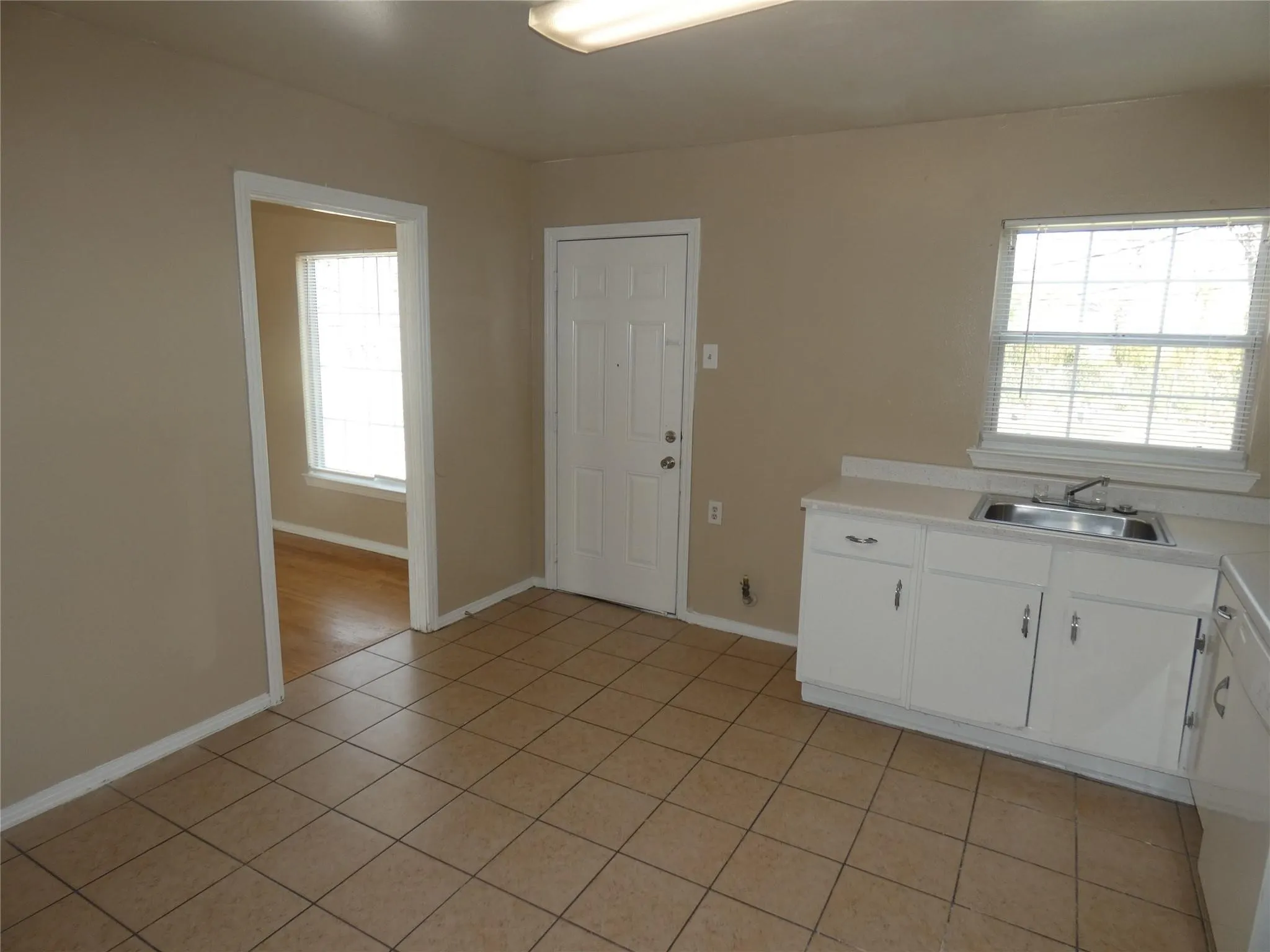 Single Family Residence For Sale in Dallas County , 11819 Broadmoor Drive, Dallas, Texas 75218, 3 Bedroom, 1 Bathroom, 1 Garage spaces, 1,080 Sqft, built in 1951, Preowned, mls#21135652, Real Estate Agent in Dallas, Homes For Sale in Dallas county, Homes For Sale in Dallas, Realtor in Dallas Texas, Real Estate Brokerage Independent Realty Texas, Luminita Cordes Realtor