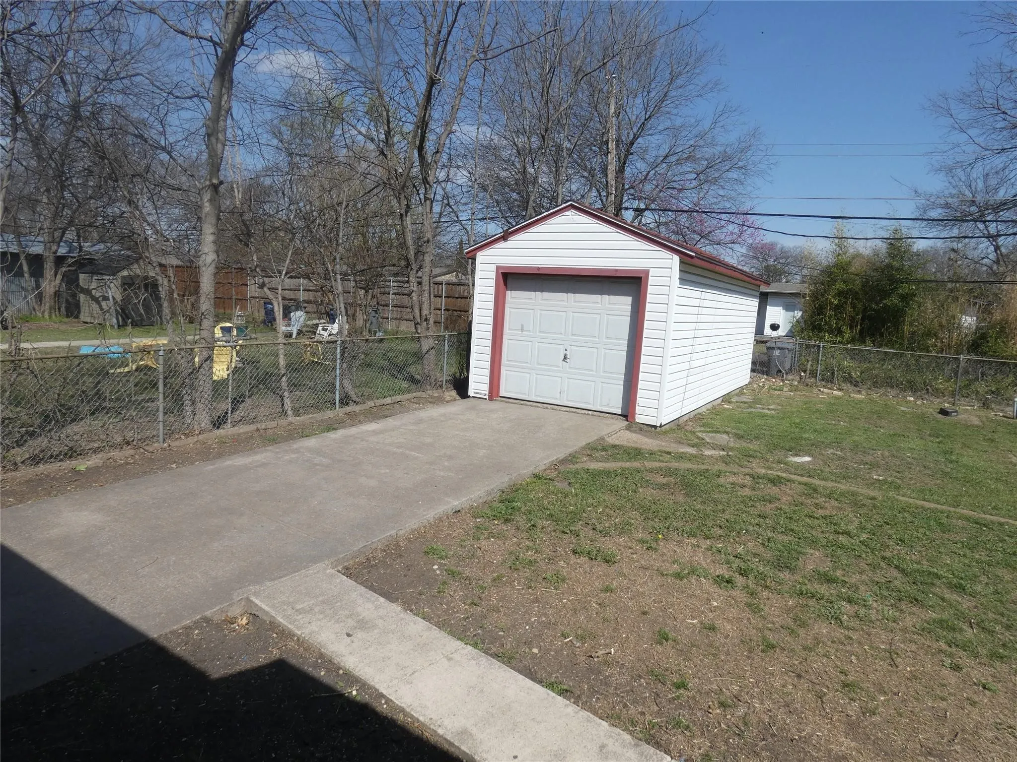 Single Family Residence For Sale in Dallas County , 11819 Broadmoor Drive, Dallas, Texas 75218, 3 Bedroom, 1 Bathroom, 1 Garage spaces, 1,080 Sqft, built in 1951, Preowned, mls#21135652, Real Estate Agent in Dallas, Homes For Sale in Dallas county, Homes For Sale in Dallas, Realtor in Dallas Texas, Real Estate Brokerage Independent Realty Texas, Luminita Cordes Realtor