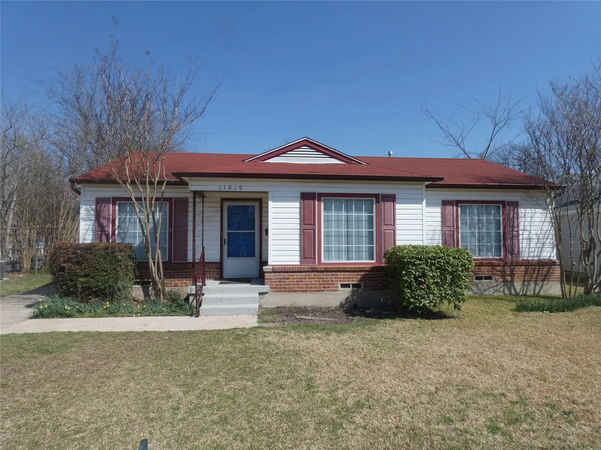Single Family Residence For Sale in Dallas County , 11819 Broadmoor Drive, Dallas, Texas 75218, 3 Bedroom, 1 Bathroom, 1 Garage spaces, 1,080 Sqft, built in 1951, Preowned, mls#21135652, Real Estate Agent in Dallas, Homes For Sale in Dallas county, Homes For Sale in Dallas, Realtor in Dallas Texas, Real Estate Brokerage Independent Realty Texas, Luminita Cordes Realtor