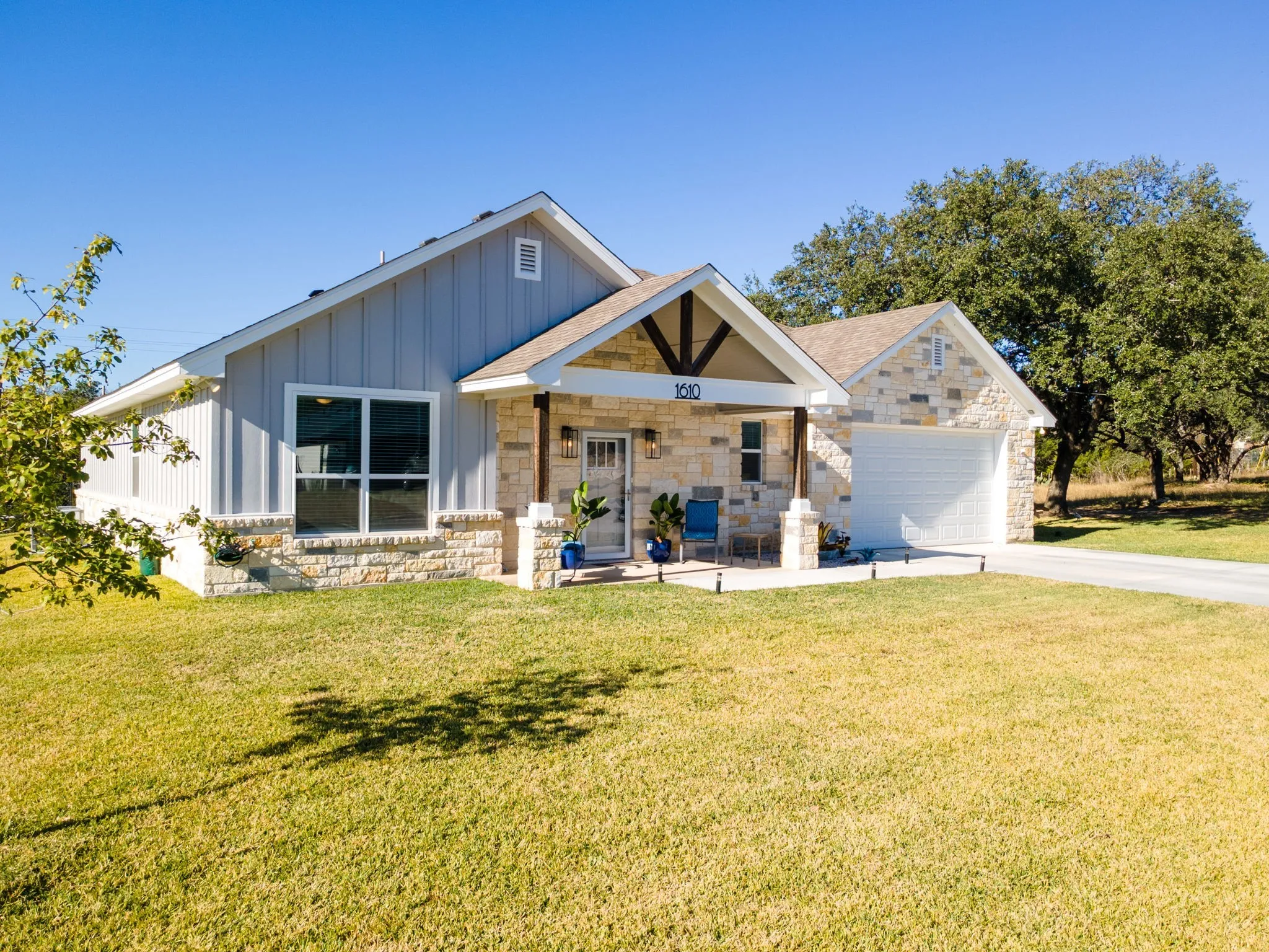 Single Family Residence For Sale in Lampasas County , 1610 Badger Lane, Lampasas, Texas 76550, 3 Bedroom, 2 Bathroom, 2 Garage spaces, 1,740 Sqft, built in 2022, Preowned, mls#21131662, Real Estate Agent in Lampasas, Homes For Sale in Lampasas county, Homes For Sale in Lampasas, Realtor in Lampasas Texas, Real Estate Brokerage Independent Realty Texas, Luminita Cordes Realtor