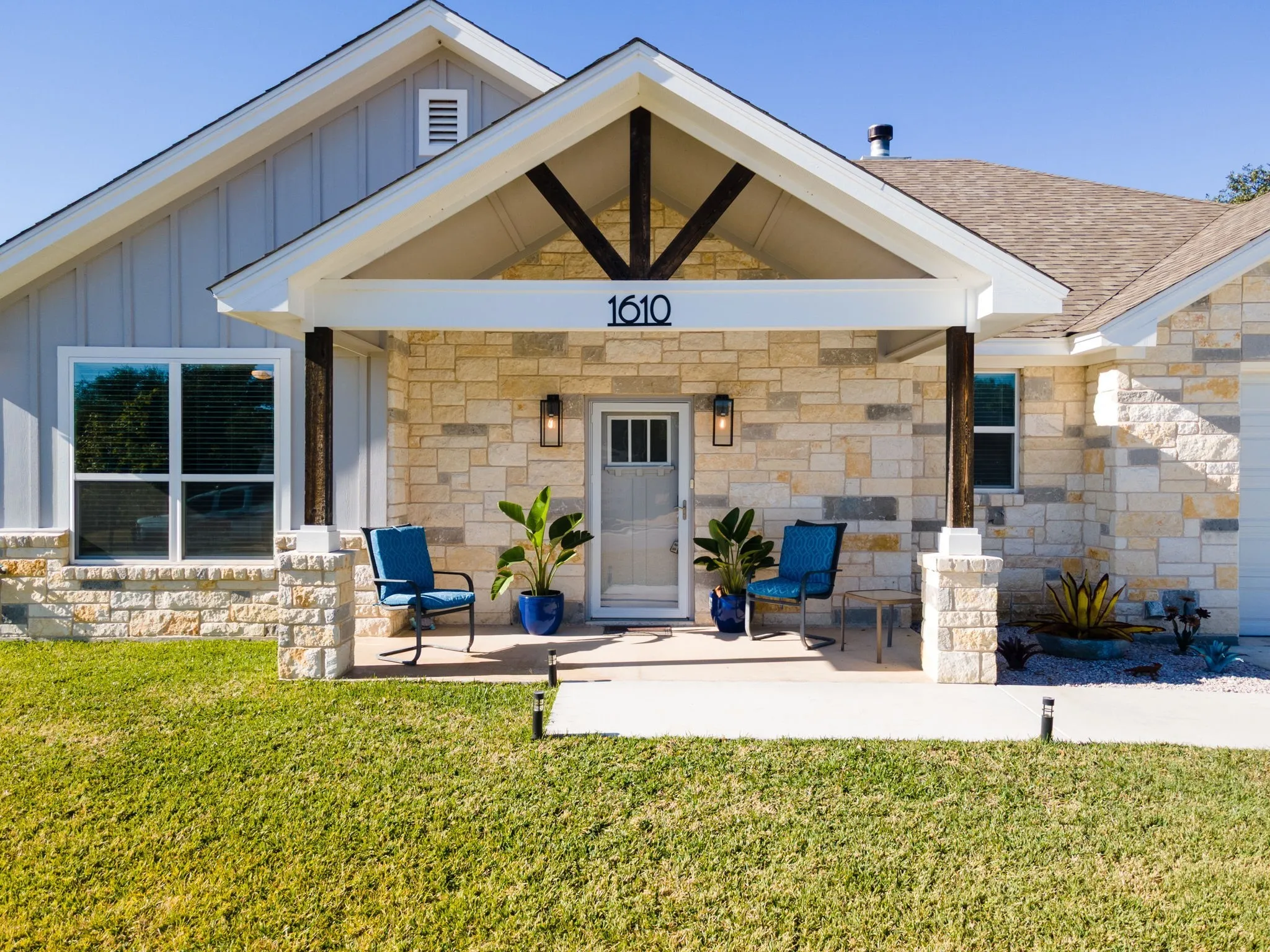 Single Family Residence For Sale in Lampasas County , 1610 Badger Lane, Lampasas, Texas 76550, 3 Bedroom, 2 Bathroom, 2 Garage spaces, 1,740 Sqft, built in 2022, Preowned, mls#21131662, Real Estate Agent in Lampasas, Homes For Sale in Lampasas county, Homes For Sale in Lampasas, Realtor in Lampasas Texas, Real Estate Brokerage Independent Realty Texas, Luminita Cordes Realtor