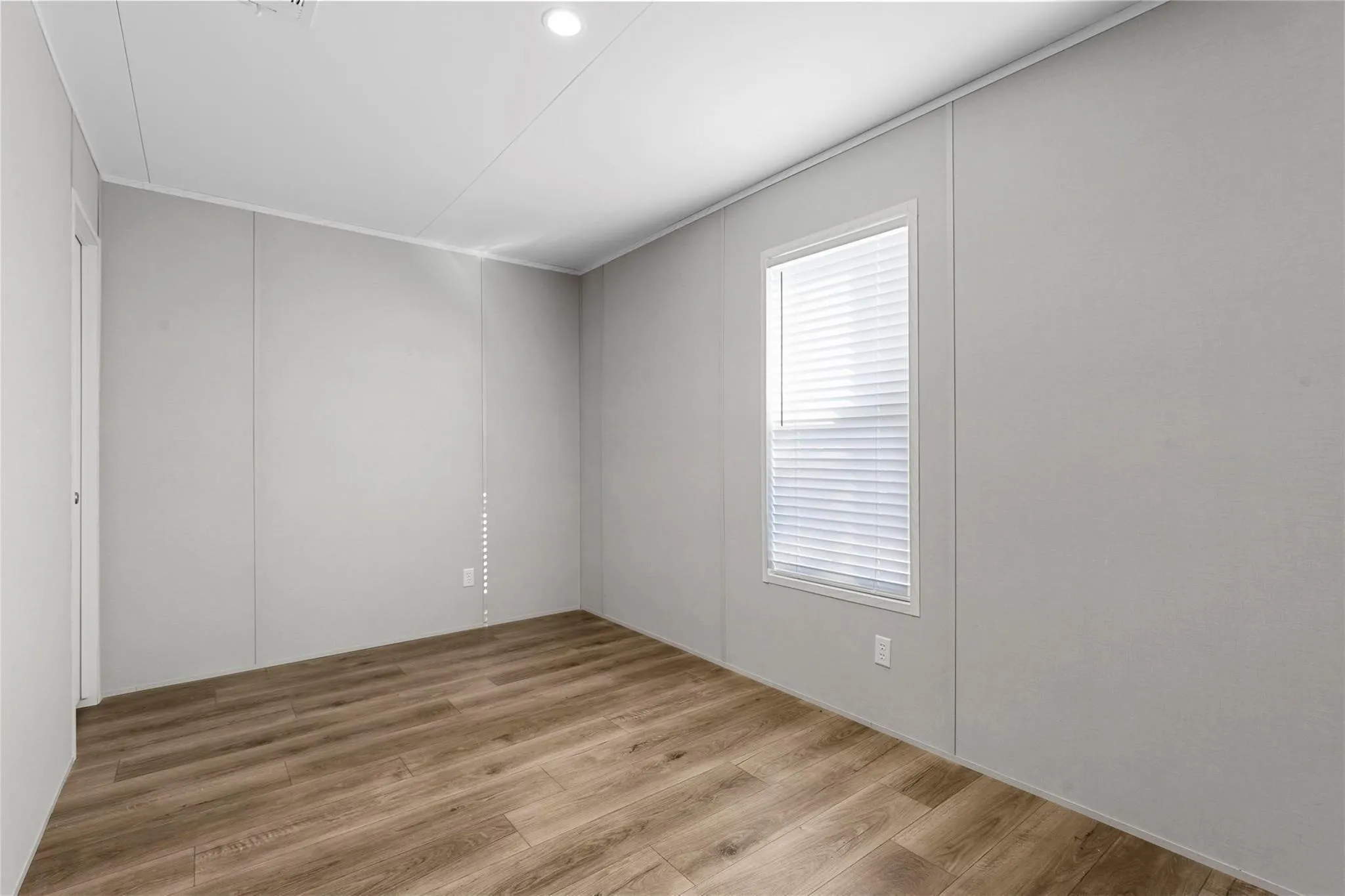 Mobile Home For Sale in Hood County , 3408 Woodlake Drive, Granbury, Texas 76048, 3 Bedroom, 2 Bathroom, Garage spaces, 1,153 Sqft, built in 2024, mls#21133412, Real Estate Agent in Granbury, Homes For Sale in Hood county, Homes For Sale in Granbury, Realtor in Granbury Texas, Real Estate Brokerage Independent Realty Texas, Luminita Cordes Realtor