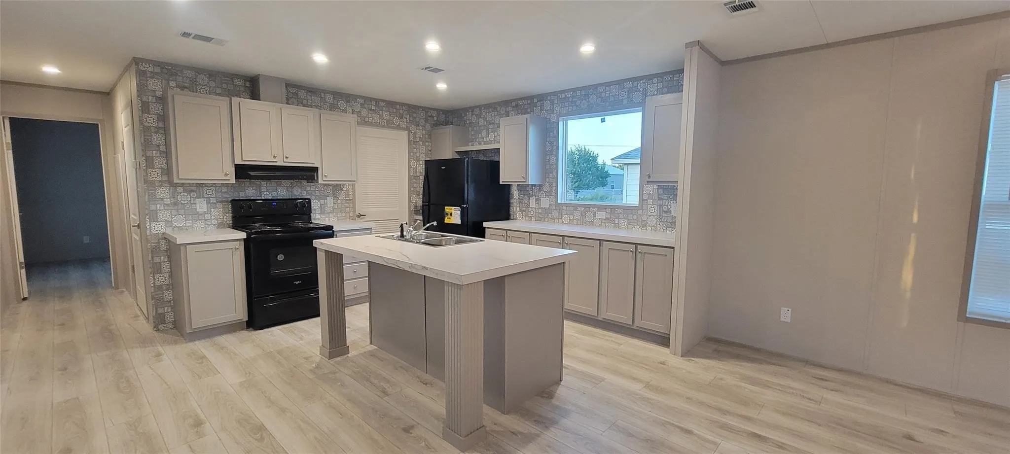 Mobile Home For Sale in Hood County , 3408 Woodlake Drive, Granbury, Texas 76048, 3 Bedroom, 2 Bathroom, Garage spaces, 1,153 Sqft, built in 2024, mls#21133412, Real Estate Agent in Granbury, Homes For Sale in Hood county, Homes For Sale in Granbury, Realtor in Granbury Texas, Real Estate Brokerage Independent Realty Texas, Luminita Cordes Realtor