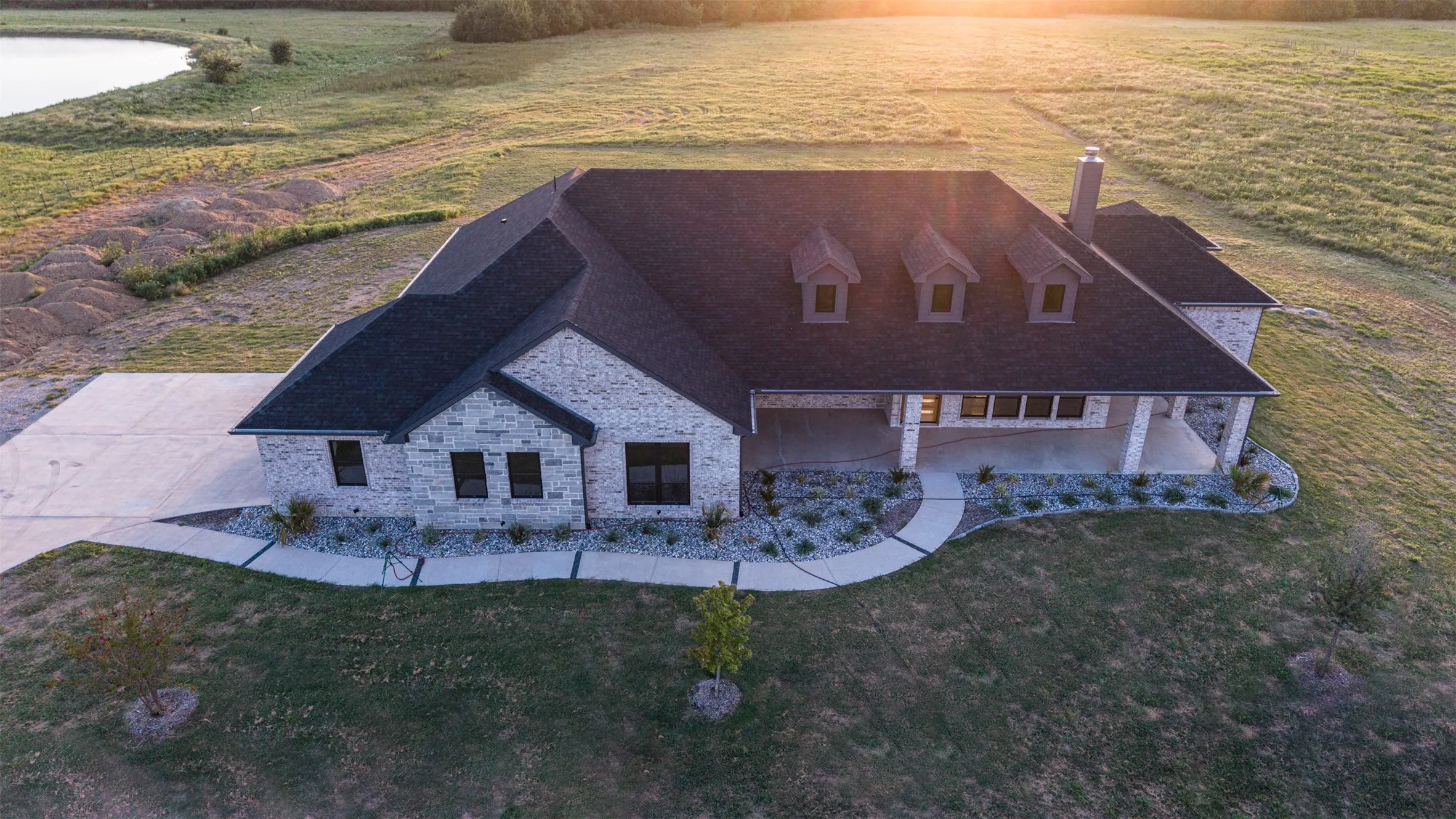 Single Family Residence For Sale in Hunt County , 4112 County Road 1098, Celeste, Texas 75423, 4 Bedroom, 3 Bathroom, 3 Garage spaces, 3,386 Sqft, built in 2026, mls#21139481, Real Estate Agent in Celeste, Homes For Sale in Hunt county, Homes For Sale in Celeste, Realtor in Celeste Texas, Real Estate Brokerage Independent Realty Texas, Luminita Cordes Realtor