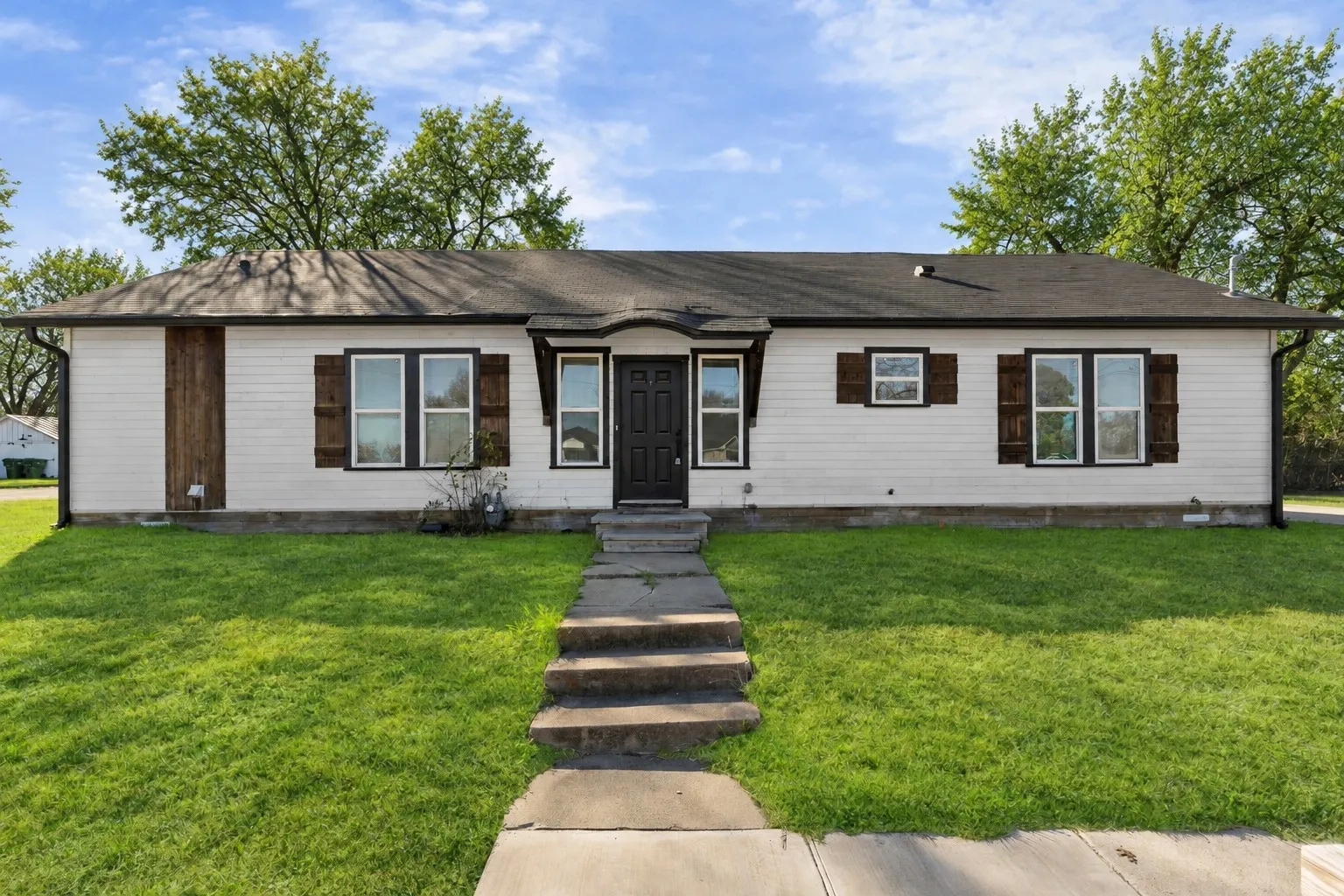Single Family Residence For Sale in Mc Lennan County , 3100 N 27th Street, Waco, Texas 76708, 3 Bedroom, 2 Bathroom, Garage spaces, 1,620 Sqft, built in 1949, Preowned, mls#21138929, Real Estate Agent in Waco, Homes For Sale in Mc Lennan county, Homes For Sale in Waco, Realtor in Waco Texas, Real Estate Brokerage Independent Realty Texas, Luminita Cordes Realtor