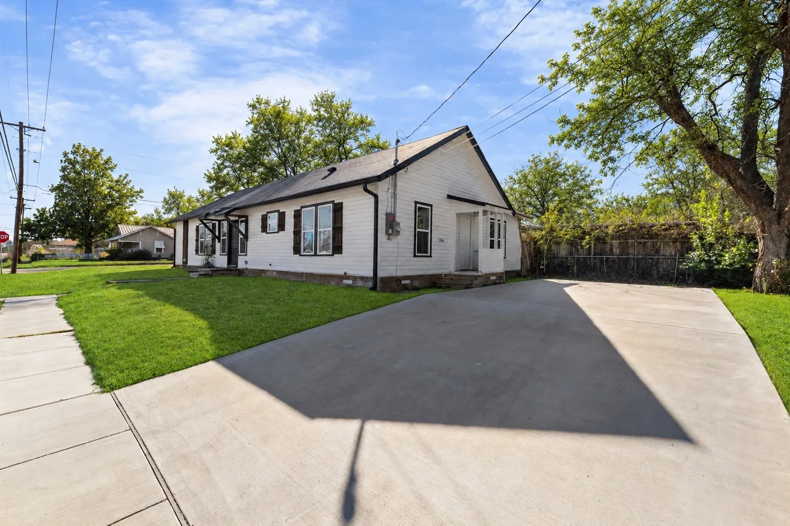 Single Family Residence For Sale in Mc Lennan County , 3100 N 27th Street, Waco, Texas 76708, 3 Bedroom, 2 Bathroom, Garage spaces, 1,620 Sqft, built in 1949, Preowned, mls#21138929, Real Estate Agent in Waco, Homes For Sale in Mc Lennan county, Homes For Sale in Waco, Realtor in Waco Texas, Real Estate Brokerage Independent Realty Texas, Luminita Cordes Realtor