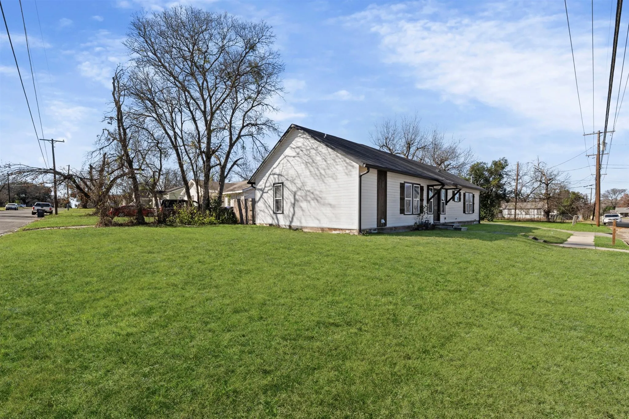Single Family Residence For Sale in Mc Lennan County , 3100 N 27th Street, Waco, Texas 76708, 3 Bedroom, 2 Bathroom, Garage spaces, 1,620 Sqft, built in 1949, Preowned, mls#21138929, Real Estate Agent in Waco, Homes For Sale in Mc Lennan county, Homes For Sale in Waco, Realtor in Waco Texas, Real Estate Brokerage Independent Realty Texas, Luminita Cordes Realtor