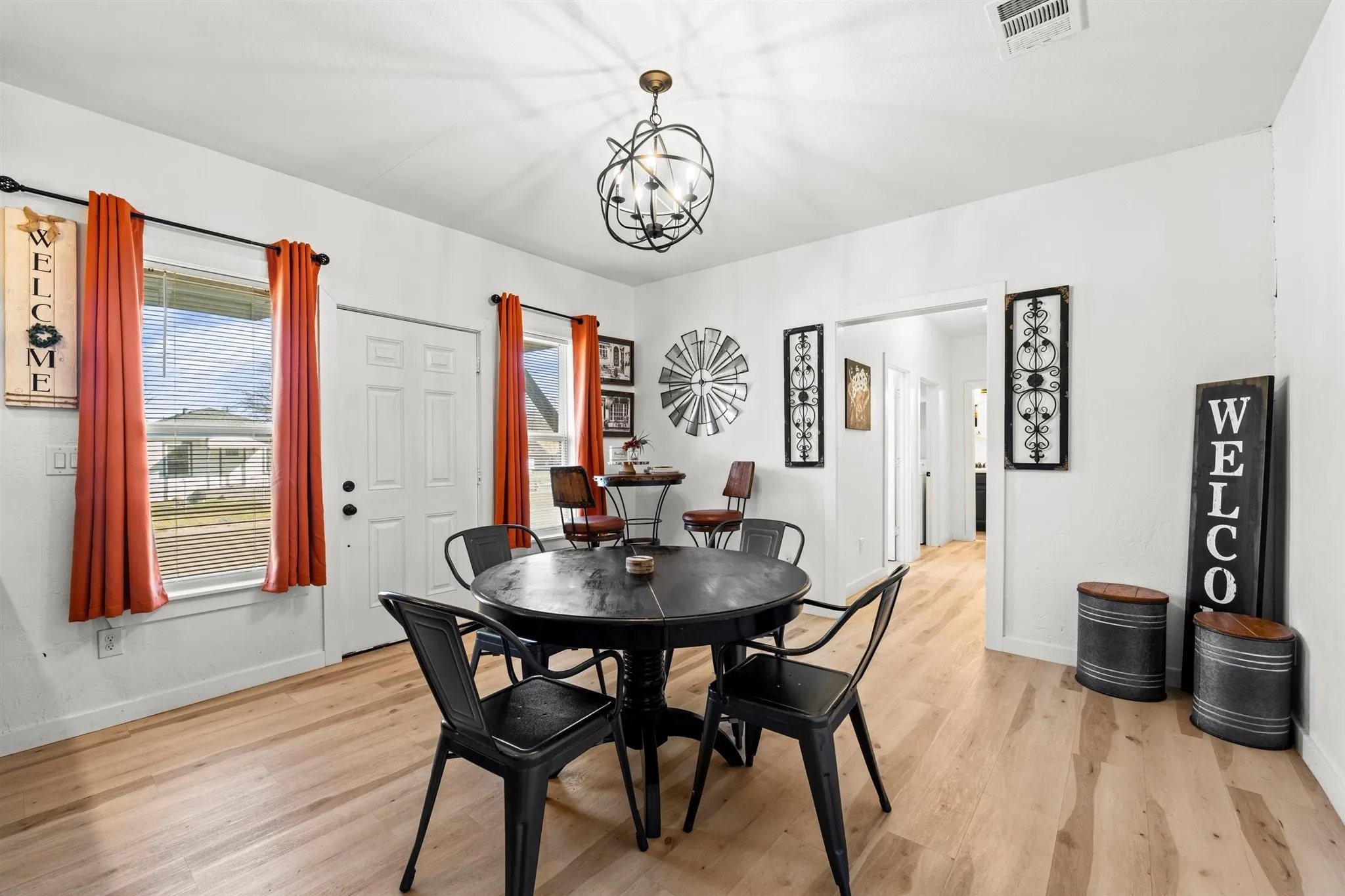 Single Family Residence For Sale in Mc Lennan County , 3100 N 27th Street, Waco, Texas 76708, 3 Bedroom, 2 Bathroom, Garage spaces, 1,620 Sqft, built in 1949, Preowned, mls#21138929, Real Estate Agent in Waco, Homes For Sale in Mc Lennan county, Homes For Sale in Waco, Realtor in Waco Texas, Real Estate Brokerage Independent Realty Texas, Luminita Cordes Realtor