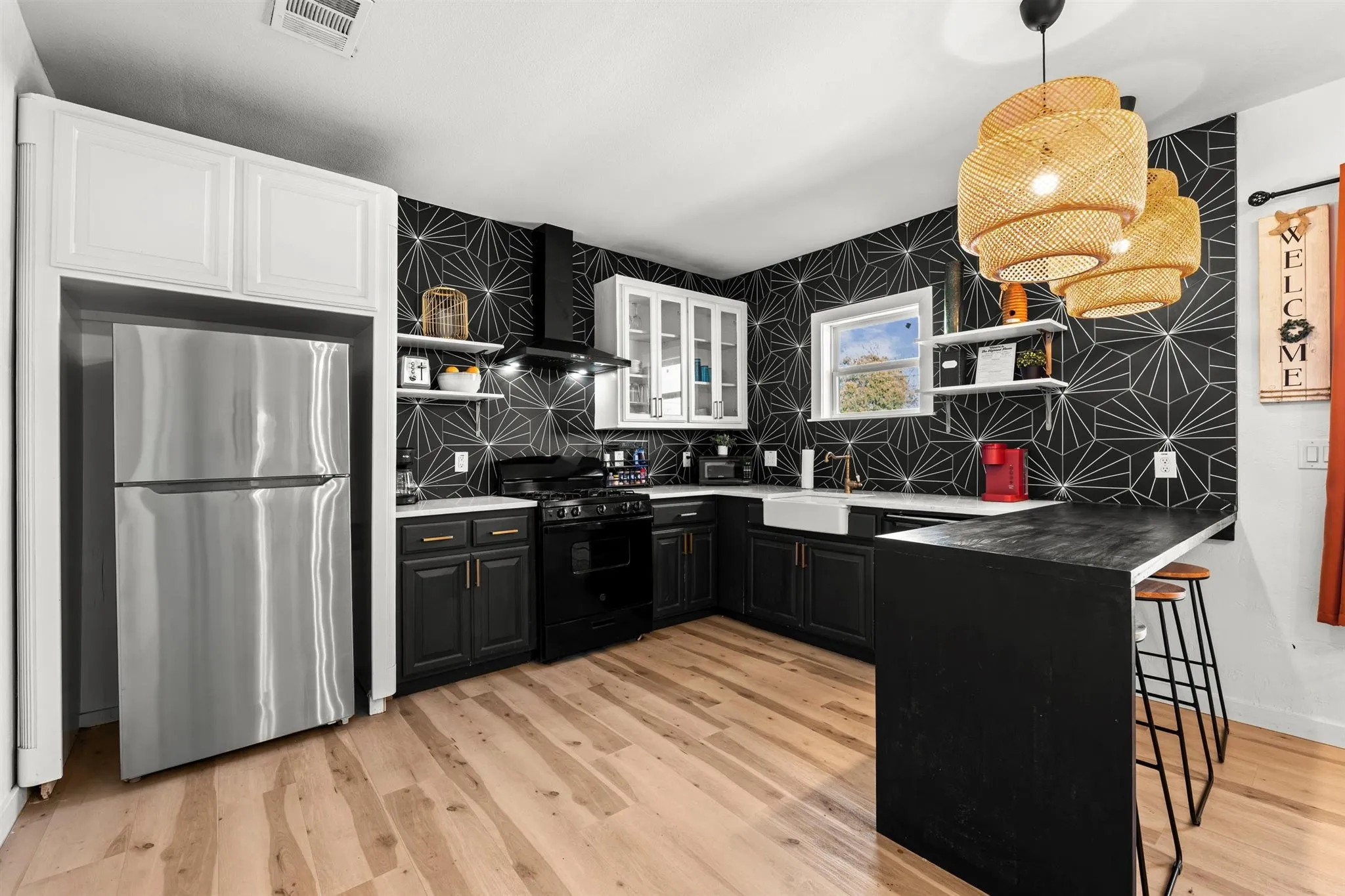Single Family Residence For Sale in Mc Lennan County , 3100 N 27th Street, Waco, Texas 76708, 3 Bedroom, 2 Bathroom, Garage spaces, 1,620 Sqft, built in 1949, Preowned, mls#21138929, Real Estate Agent in Waco, Homes For Sale in Mc Lennan county, Homes For Sale in Waco, Realtor in Waco Texas, Real Estate Brokerage Independent Realty Texas, Luminita Cordes Realtor