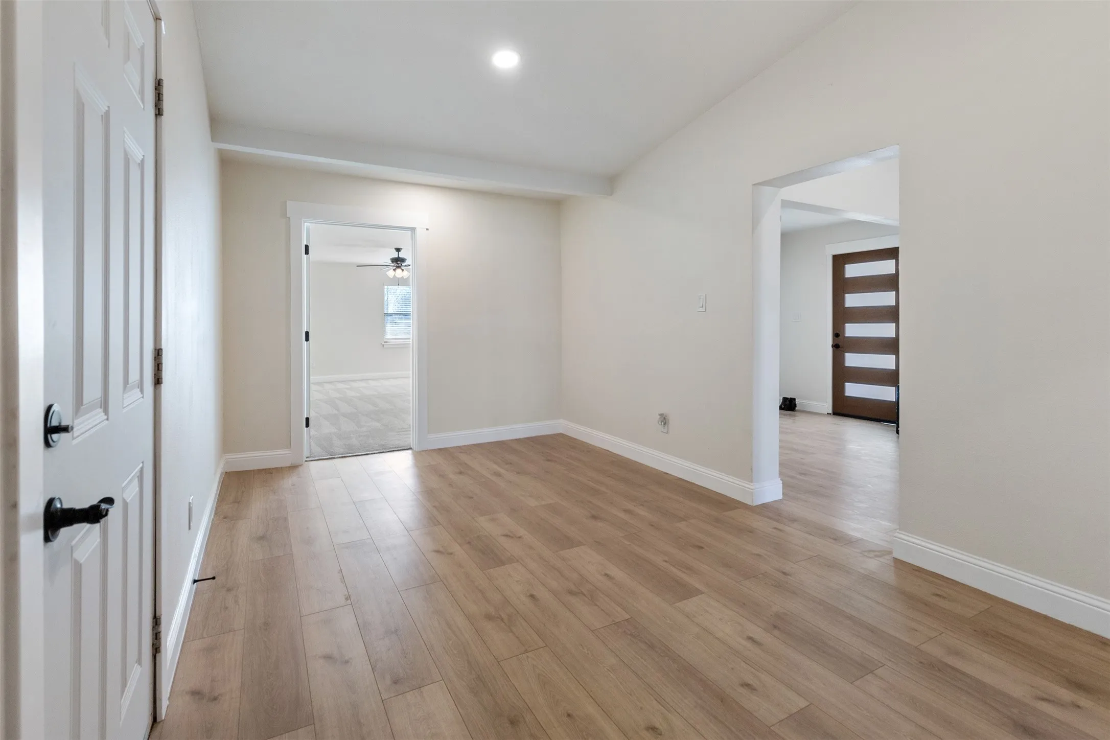 Single Family Residence For Sale in Grayson County , 137 S Meadowbrook Drive, Pottsboro, Texas 75076, 5 Bedroom, 4 Bathroom, 2 Garage spaces, 2,217 Sqft, built in 1978, Preowned, mls#21139065, Real Estate Agent in Pottsboro, Homes For Sale in Grayson county, Homes For Sale in Pottsboro, Realtor in Pottsboro Texas, Real Estate Brokerage Independent Realty Texas, Luminita Cordes Realtor