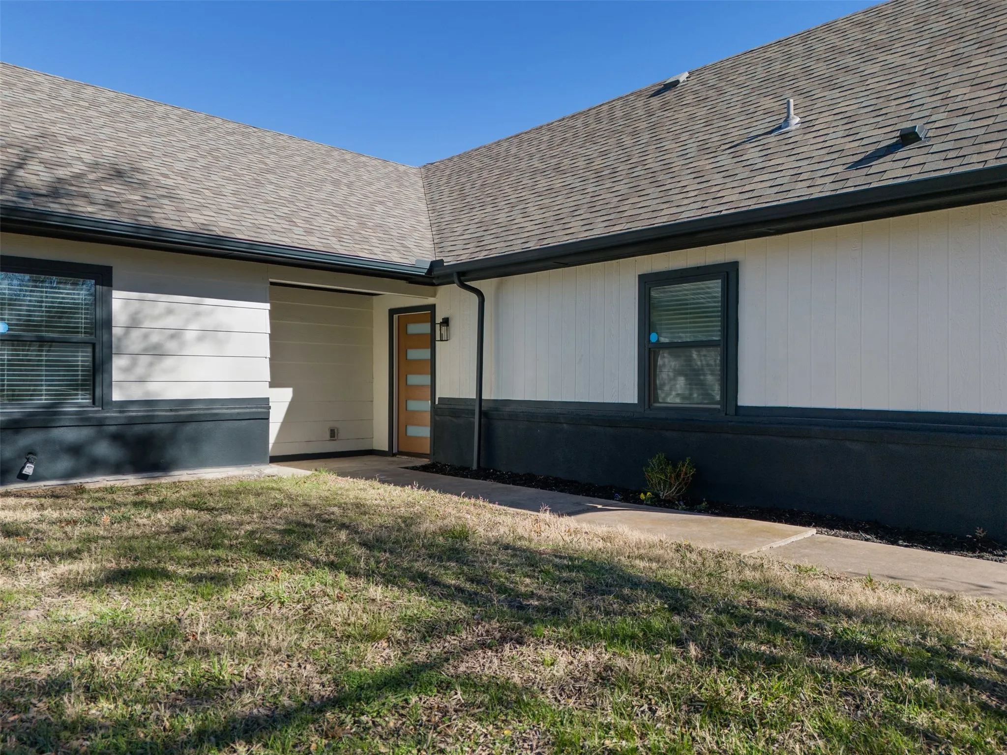 Single Family Residence For Sale in Grayson County , 137 S Meadowbrook Drive, Pottsboro, Texas 75076, 5 Bedroom, 4 Bathroom, 2 Garage spaces, 2,217 Sqft, built in 1978, Preowned, mls#21139065, Real Estate Agent in Pottsboro, Homes For Sale in Grayson county, Homes For Sale in Pottsboro, Realtor in Pottsboro Texas, Real Estate Brokerage Independent Realty Texas, Luminita Cordes Realtor
