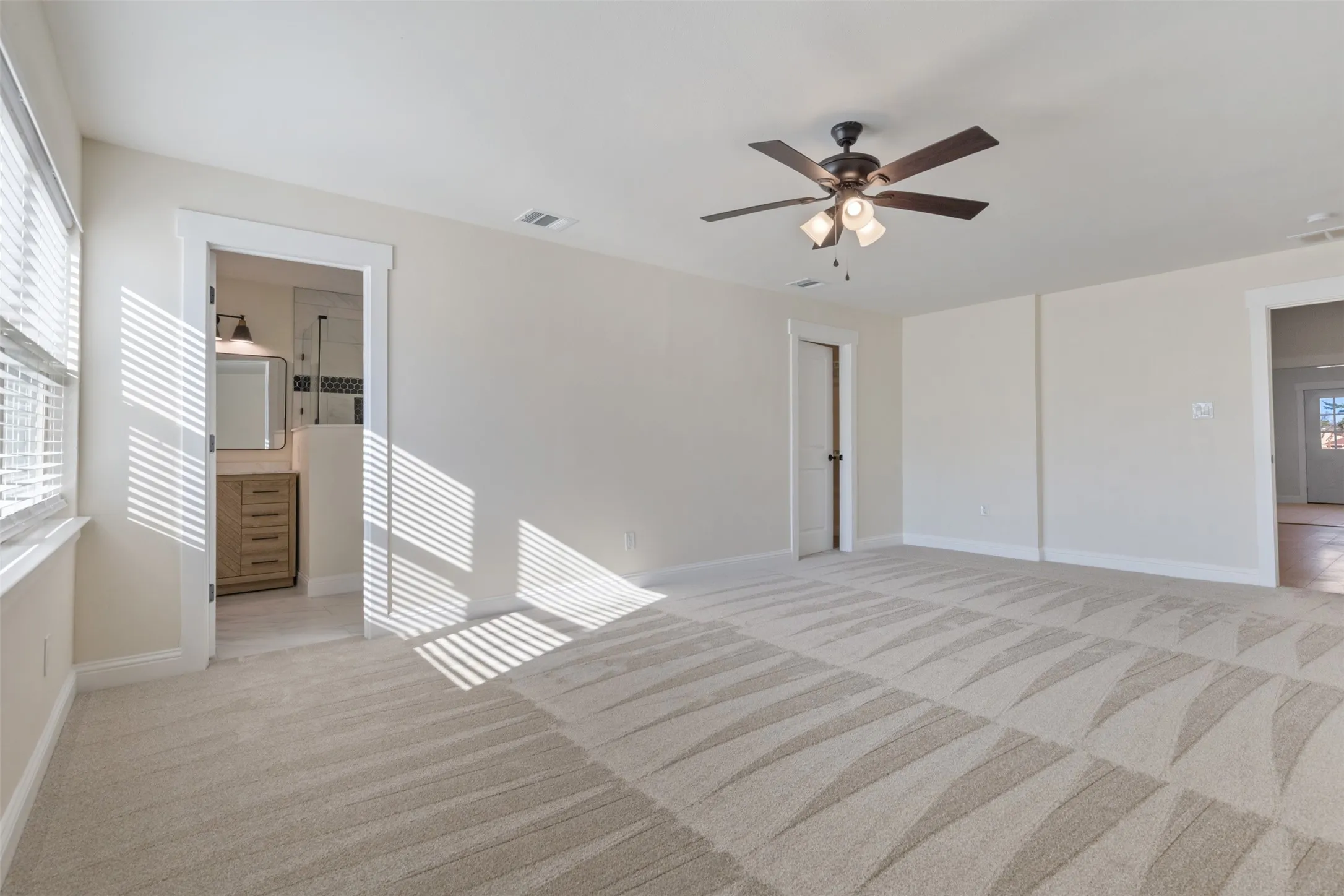 Single Family Residence For Sale in Grayson County , 137 S Meadowbrook Drive, Pottsboro, Texas 75076, 5 Bedroom, 4 Bathroom, 2 Garage spaces, 2,217 Sqft, built in 1978, Preowned, mls#21139065, Real Estate Agent in Pottsboro, Homes For Sale in Grayson county, Homes For Sale in Pottsboro, Realtor in Pottsboro Texas, Real Estate Brokerage Independent Realty Texas, Luminita Cordes Realtor