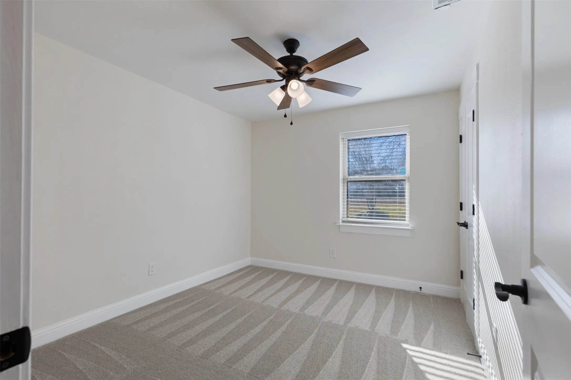 Single Family Residence For Sale in Grayson County , 137 S Meadowbrook Drive, Pottsboro, Texas 75076, 5 Bedroom, 4 Bathroom, 2 Garage spaces, 2,217 Sqft, built in 1978, Preowned, mls#21139065, Real Estate Agent in Pottsboro, Homes For Sale in Grayson county, Homes For Sale in Pottsboro, Realtor in Pottsboro Texas, Real Estate Brokerage Independent Realty Texas, Luminita Cordes Realtor