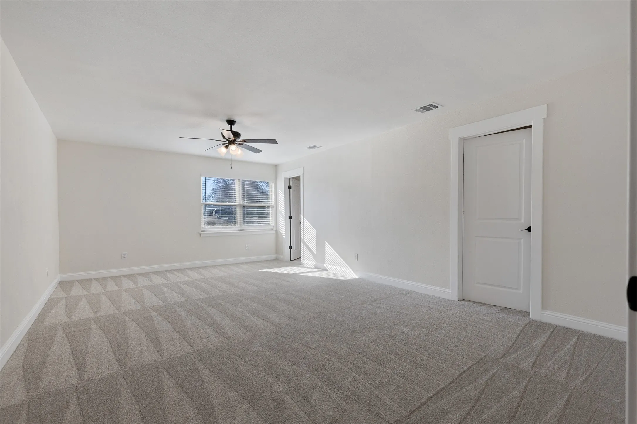 Single Family Residence For Sale in Grayson County , 137 S Meadowbrook Drive, Pottsboro, Texas 75076, 5 Bedroom, 4 Bathroom, 2 Garage spaces, 2,217 Sqft, built in 1978, Preowned, mls#21139065, Real Estate Agent in Pottsboro, Homes For Sale in Grayson county, Homes For Sale in Pottsboro, Realtor in Pottsboro Texas, Real Estate Brokerage Independent Realty Texas, Luminita Cordes Realtor
