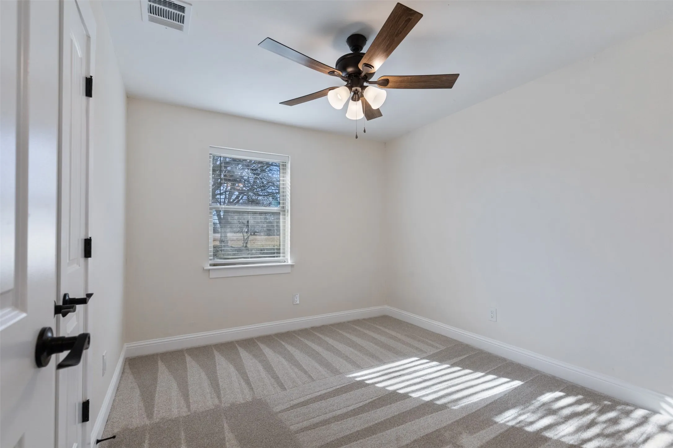 Single Family Residence For Sale in Grayson County , 137 S Meadowbrook Drive, Pottsboro, Texas 75076, 5 Bedroom, 4 Bathroom, 2 Garage spaces, 2,217 Sqft, built in 1978, Preowned, mls#21139065, Real Estate Agent in Pottsboro, Homes For Sale in Grayson county, Homes For Sale in Pottsboro, Realtor in Pottsboro Texas, Real Estate Brokerage Independent Realty Texas, Luminita Cordes Realtor