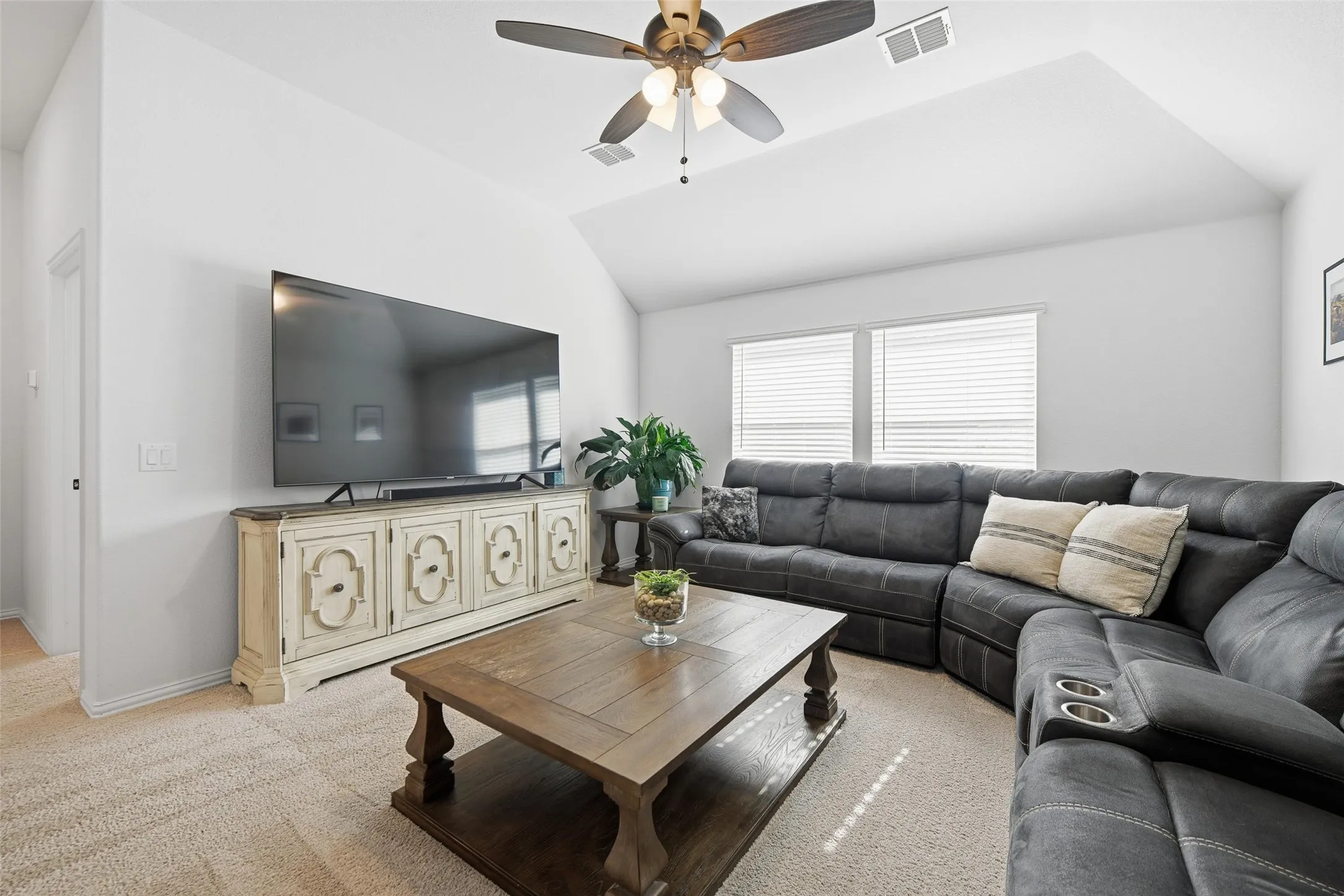 Single Family Residence For Sale in Denton County , 222 Lakewood Lane, Ponder, Texas 76259, 5 Bedroom, 4 Bathroom, 3 Garage spaces, 3,282 Sqft, built in 2023, Preowned, mls#21141507, Real Estate Agent in Ponder, Homes For Sale in Denton county, Homes For Sale in Ponder, Realtor in Ponder Texas, Real Estate Brokerage Independent Realty Texas, Luminita Cordes Realtor