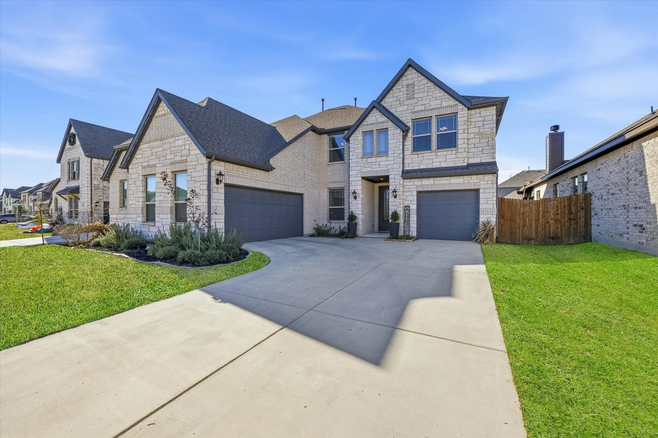 Single Family Residence For Sale in Denton County , 222 Lakewood Lane, Ponder, Texas 76259, 5 Bedroom, 4 Bathroom, 3 Garage spaces, 3,282 Sqft, built in 2023, Preowned, mls#21141507, Real Estate Agent in Ponder, Homes For Sale in Denton county, Homes For Sale in Ponder, Realtor in Ponder Texas, Real Estate Brokerage Independent Realty Texas, Luminita Cordes Realtor