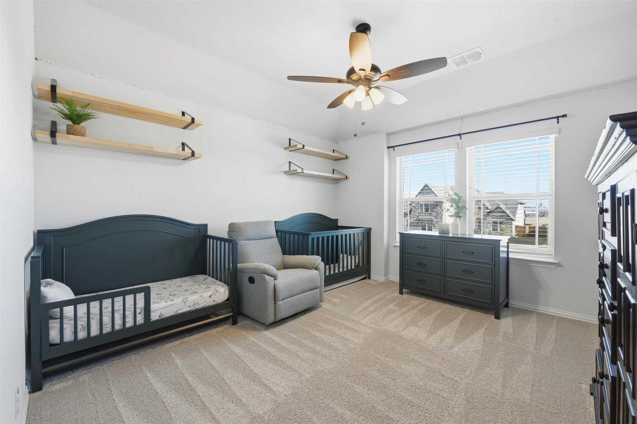 Single Family Residence For Sale in Denton County , 222 Lakewood Lane, Ponder, Texas 76259, 5 Bedroom, 4 Bathroom, 3 Garage spaces, 3,282 Sqft, built in 2023, Preowned, mls#21141507, Real Estate Agent in Ponder, Homes For Sale in Denton county, Homes For Sale in Ponder, Realtor in Ponder Texas, Real Estate Brokerage Independent Realty Texas, Luminita Cordes Realtor