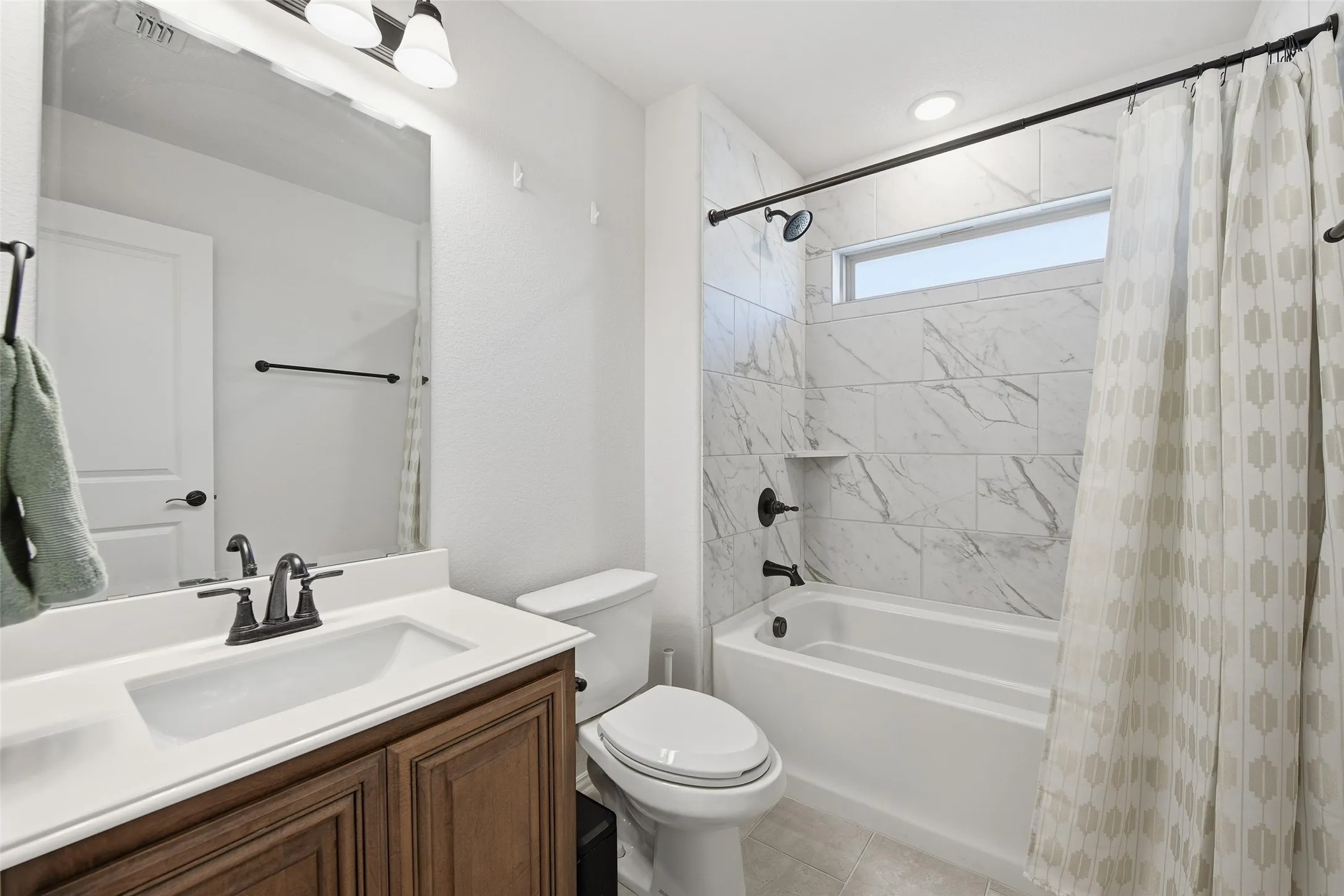 Single Family Residence For Sale in Denton County , 222 Lakewood Lane, Ponder, Texas 76259, 5 Bedroom, 4 Bathroom, 3 Garage spaces, 3,282 Sqft, built in 2023, Preowned, mls#21141507, Real Estate Agent in Ponder, Homes For Sale in Denton county, Homes For Sale in Ponder, Realtor in Ponder Texas, Real Estate Brokerage Independent Realty Texas, Luminita Cordes Realtor
