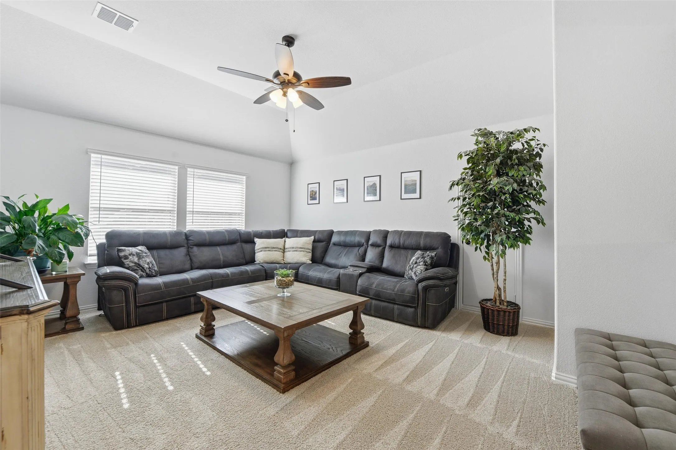 Single Family Residence For Sale in Denton County , 222 Lakewood Lane, Ponder, Texas 76259, 5 Bedroom, 4 Bathroom, 3 Garage spaces, 3,282 Sqft, built in 2023, Preowned, mls#21141507, Real Estate Agent in Ponder, Homes For Sale in Denton county, Homes For Sale in Ponder, Realtor in Ponder Texas, Real Estate Brokerage Independent Realty Texas, Luminita Cordes Realtor