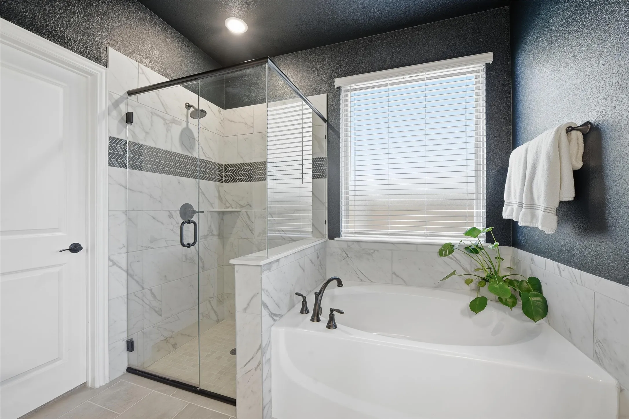 Single Family Residence For Sale in Denton County , 222 Lakewood Lane, Ponder, Texas 76259, 5 Bedroom, 4 Bathroom, 3 Garage spaces, 3,282 Sqft, built in 2023, Preowned, mls#21141507, Real Estate Agent in Ponder, Homes For Sale in Denton county, Homes For Sale in Ponder, Realtor in Ponder Texas, Real Estate Brokerage Independent Realty Texas, Luminita Cordes Realtor