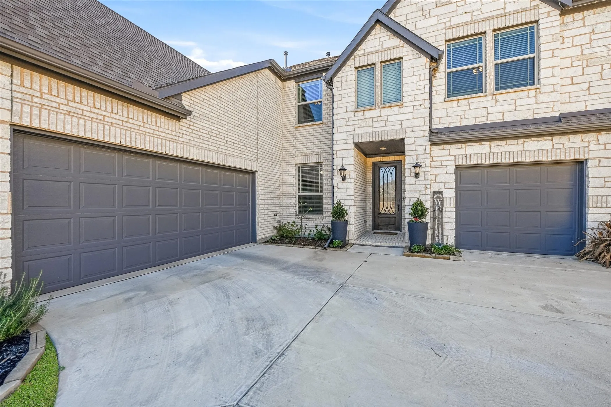 Single Family Residence For Sale in Denton County , 222 Lakewood Lane, Ponder, Texas 76259, 5 Bedroom, 4 Bathroom, 3 Garage spaces, 3,282 Sqft, built in 2023, Preowned, mls#21141507, Real Estate Agent in Ponder, Homes For Sale in Denton county, Homes For Sale in Ponder, Realtor in Ponder Texas, Real Estate Brokerage Independent Realty Texas, Luminita Cordes Realtor