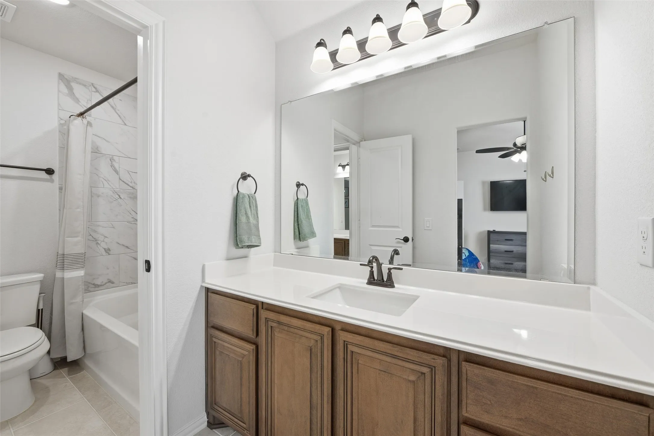 Single Family Residence For Sale in Denton County , 222 Lakewood Lane, Ponder, Texas 76259, 5 Bedroom, 4 Bathroom, 3 Garage spaces, 3,282 Sqft, built in 2023, Preowned, mls#21141507, Real Estate Agent in Ponder, Homes For Sale in Denton county, Homes For Sale in Ponder, Realtor in Ponder Texas, Real Estate Brokerage Independent Realty Texas, Luminita Cordes Realtor