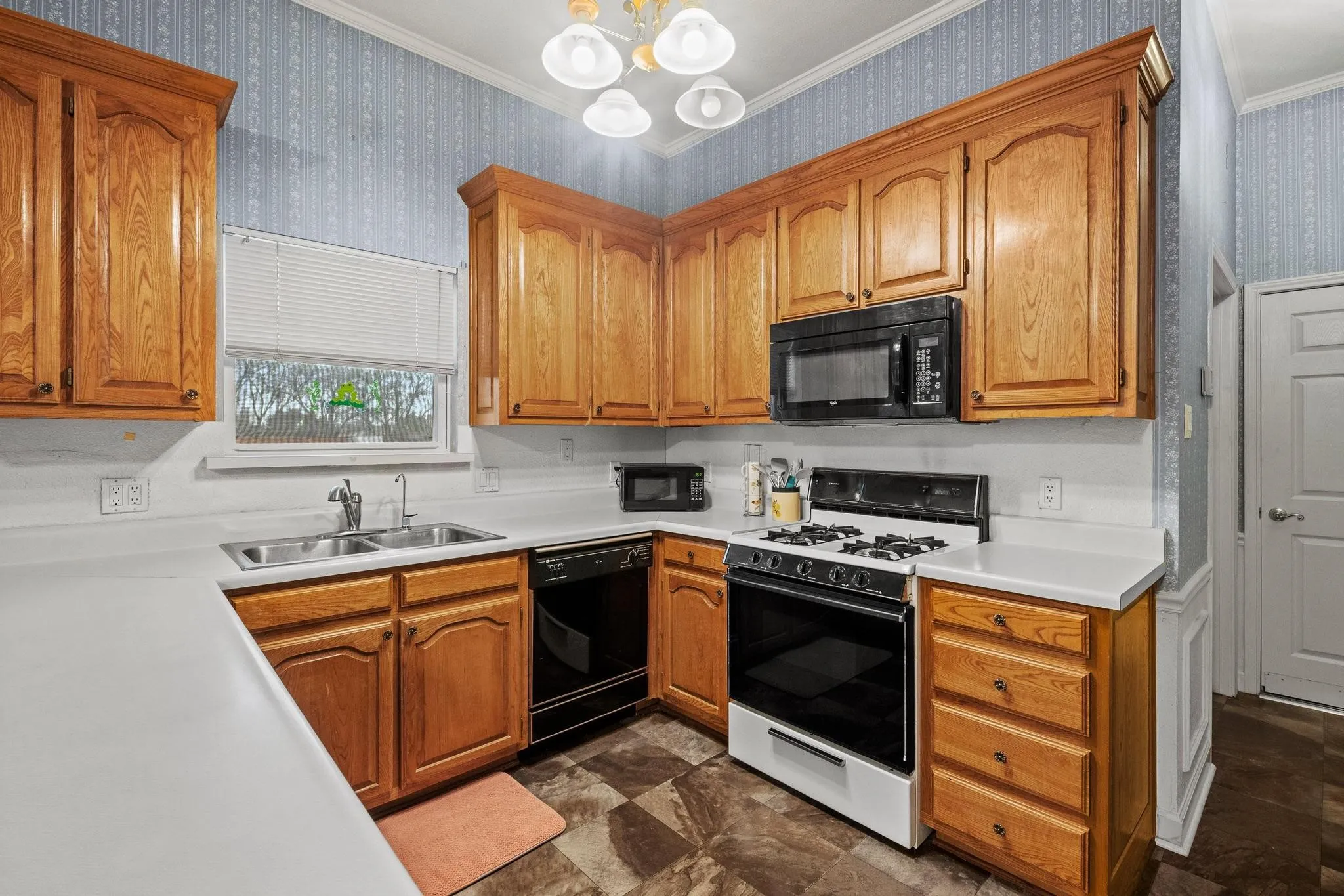 Complete kitchen in the guest quarters/apartment (ADU) with full-size appliances