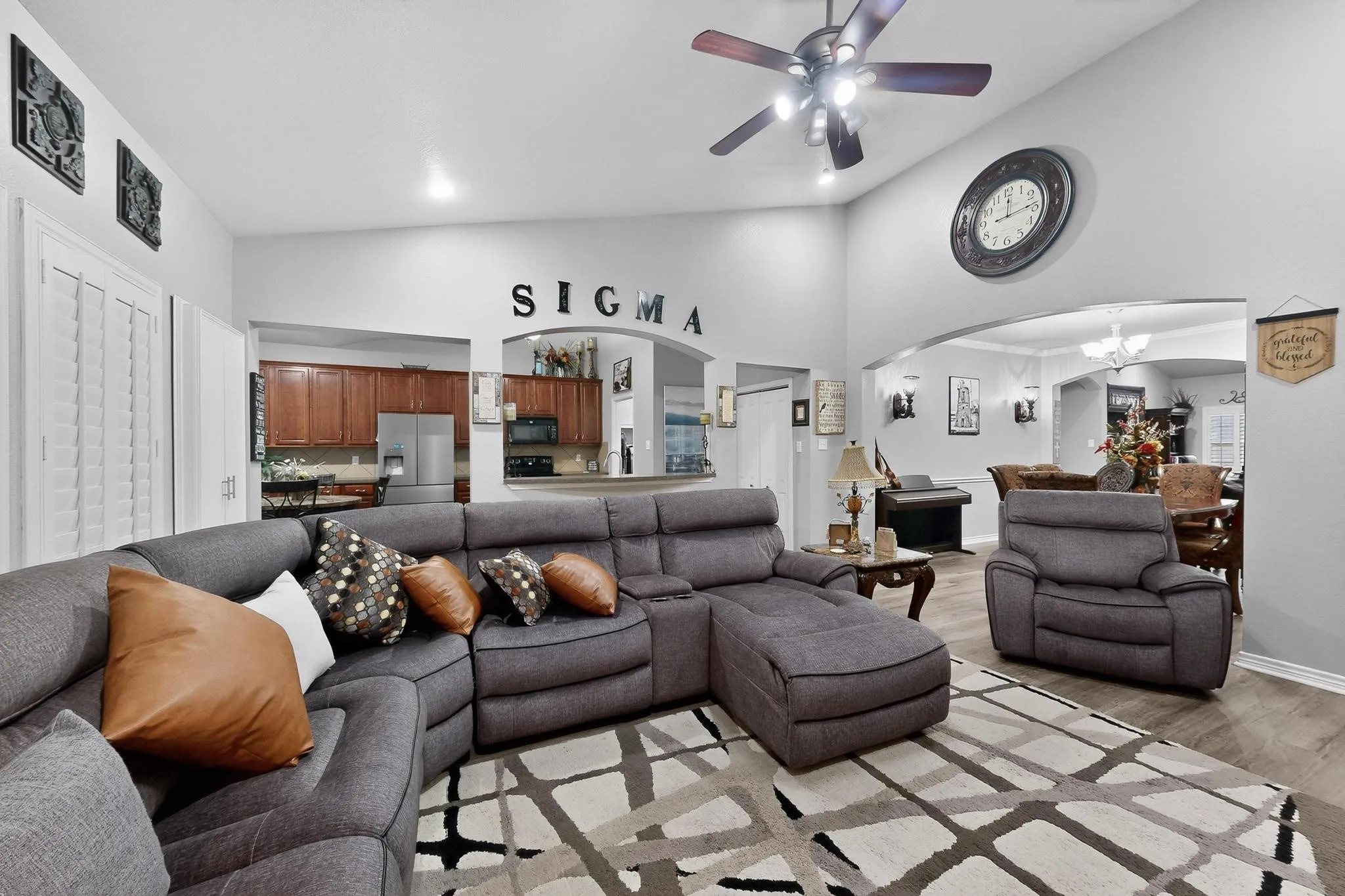 Single Family Residence For Sale in Hunt County , 3020 Glenoaks Drive, Royse City, Texas 75189, 3 Bedrooms, 3 Bathrooms, 3 Garage spaces, 2,534 Sqft, built in 2009, Preowned, Price $455,000, mls#21138522, Real Estate Agent in Royse City, Homes For Sale in Hunt county, Homes For Sale in Royse City, Realtor in Royse City Texas, Real Estate Brokerage Independent Realty Texas, Luminita Cordes Realtor
