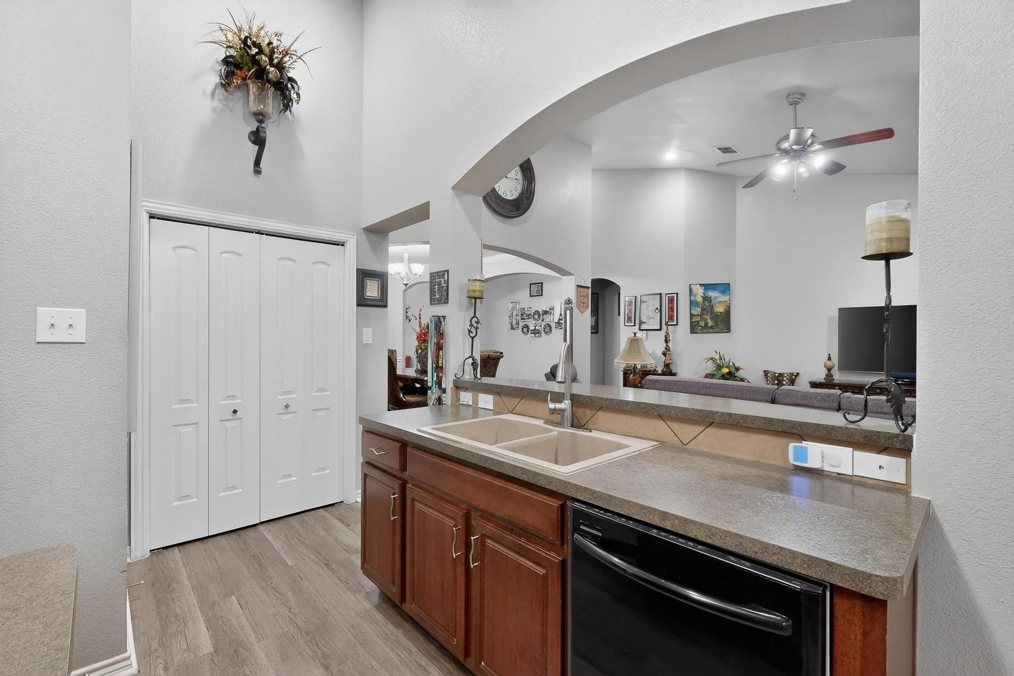 Single Family Residence For Sale in Hunt County , 3020 Glenoaks Drive, Royse City, Texas 75189, 3 Bedrooms, 3 Bathrooms, 3 Garage spaces, 2,534 Sqft, built in 2009, Preowned, Price $455,000, mls#21138522, Real Estate Agent in Royse City, Homes For Sale in Hunt county, Homes For Sale in Royse City, Realtor in Royse City Texas, Real Estate Brokerage Independent Realty Texas, Luminita Cordes Realtor