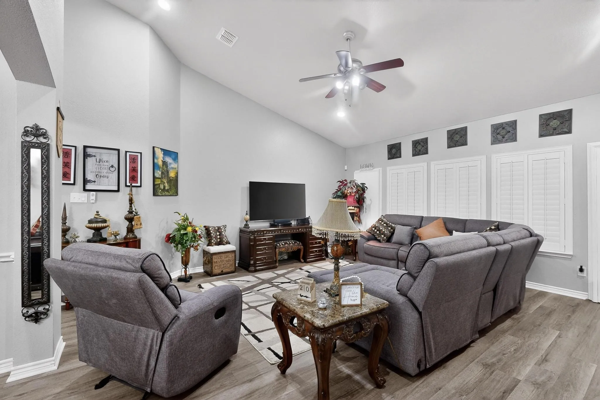 Single Family Residence For Sale in Hunt County , 3020 Glenoaks Drive, Royse City, Texas 75189, 3 Bedrooms, 3 Bathrooms, 3 Garage spaces, 2,534 Sqft, built in 2009, Preowned, Price $455,000, mls#21138522, Real Estate Agent in Royse City, Homes For Sale in Hunt county, Homes For Sale in Royse City, Realtor in Royse City Texas, Real Estate Brokerage Independent Realty Texas, Luminita Cordes Realtor