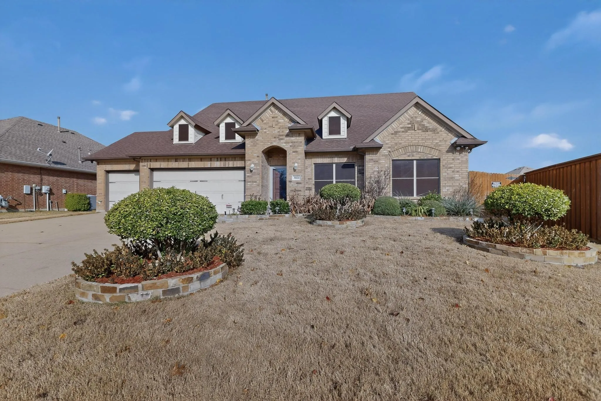 Single Family Residence For Sale in Hunt County , 3020 Glenoaks Drive, Royse City, Texas 75189, 3 Bedrooms, 3 Bathrooms, 3 Garage spaces, 2,534 Sqft, built in 2009, Preowned, Price $455,000, mls#21138522, Real Estate Agent in Royse City, Homes For Sale in Hunt county, Homes For Sale in Royse City, Realtor in Royse City Texas, Real Estate Brokerage Independent Realty Texas, Luminita Cordes Realtor