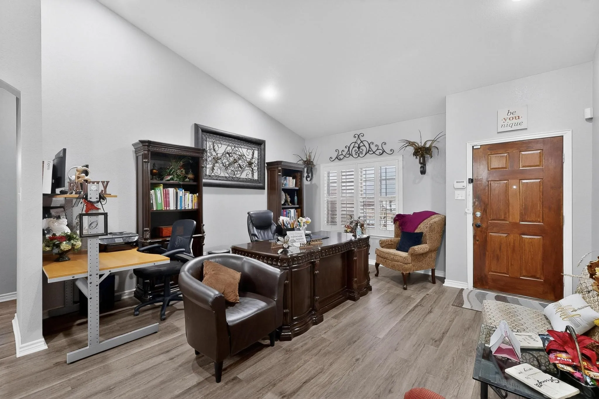 Single Family Residence For Sale in Hunt County , 3020 Glenoaks Drive, Royse City, Texas 75189, 3 Bedrooms, 3 Bathrooms, 3 Garage spaces, 2,534 Sqft, built in 2009, Preowned, Price $455,000, mls#21138522, Real Estate Agent in Royse City, Homes For Sale in Hunt county, Homes For Sale in Royse City, Realtor in Royse City Texas, Real Estate Brokerage Independent Realty Texas, Luminita Cordes Realtor