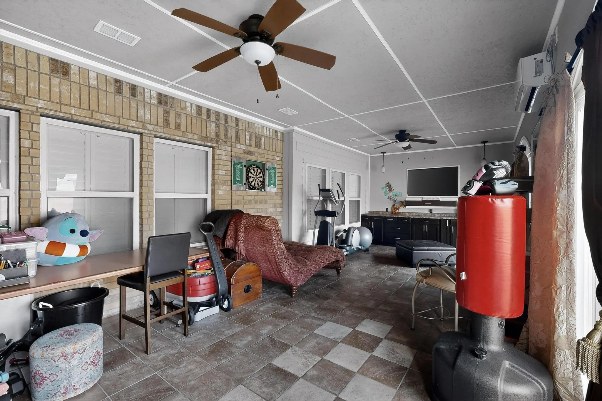 Single Family Residence For Sale in Hunt County , 3020 Glenoaks Drive, Royse City, Texas 75189, 3 Bedrooms, 3 Bathrooms, 3 Garage spaces, 2,534 Sqft, built in 2009, Preowned, Price $455,000, mls#21138522, Real Estate Agent in Royse City, Homes For Sale in Hunt county, Homes For Sale in Royse City, Realtor in Royse City Texas, Real Estate Brokerage Independent Realty Texas, Luminita Cordes Realtor
