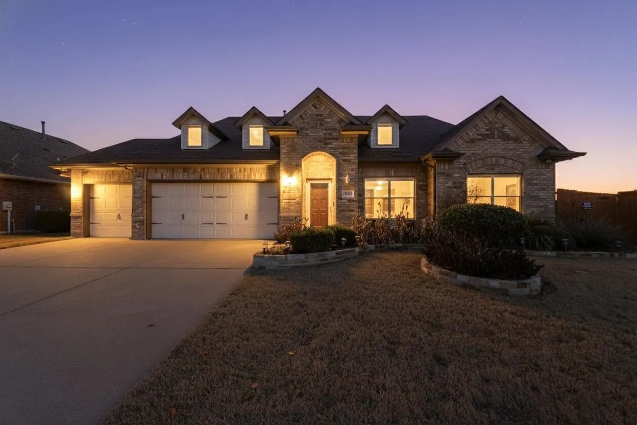 Single Family Residence For Sale in Hunt County , 3020 Glenoaks Drive, Royse City, Texas 75189, 3 Bedrooms, 3 Bathrooms, 3 Garage spaces, 2,534 Sqft, built in 2009, Preowned, Price $455,000, mls#21138522, Real Estate Agent in Royse City, Homes For Sale in Hunt county, Homes For Sale in Royse City, Realtor in Royse City Texas, Real Estate Brokerage Independent Realty Texas, Luminita Cordes Realtor