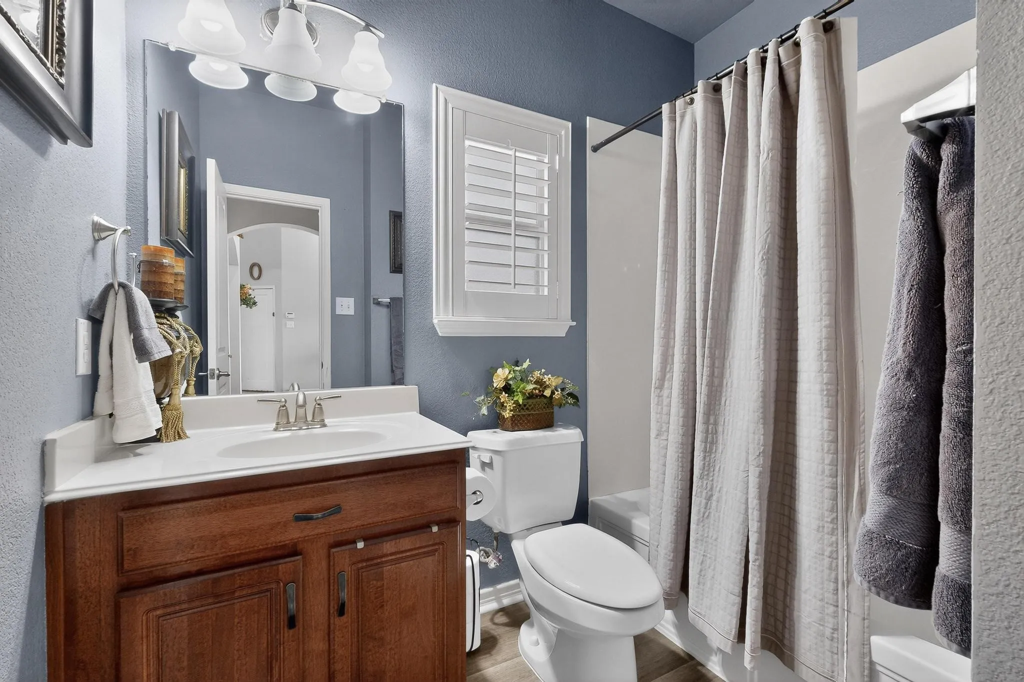 Single Family Residence For Sale in Hunt County , 3020 Glenoaks Drive, Royse City, Texas 75189, 3 Bedrooms, 3 Bathrooms, 3 Garage spaces, 2,534 Sqft, built in 2009, Preowned, Price $455,000, mls#21138522, Real Estate Agent in Royse City, Homes For Sale in Hunt county, Homes For Sale in Royse City, Realtor in Royse City Texas, Real Estate Brokerage Independent Realty Texas, Luminita Cordes Realtor