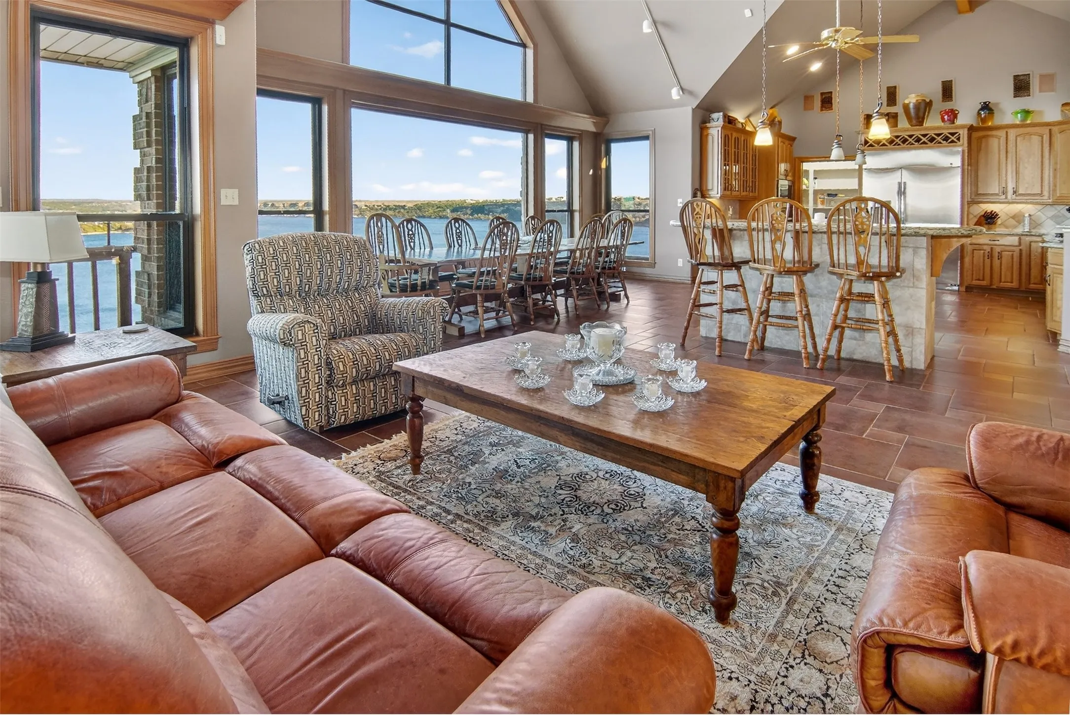 Single Family Residence For Sale in Palo Pinto County , 200 Oyster Bay, Graford, Texas 76449, 4 Bedroom, 4 Bathroom, 3 Garage spaces, 4,900 Sqft, built in 1999, Preowned, mls#21129845, Real Estate Agent in Graford, Homes For Sale in Palo Pinto county, Homes For Sale in Graford, Realtor in Graford Texas, Real Estate Brokerage Independent Realty Texas, Luminita Cordes Realtor