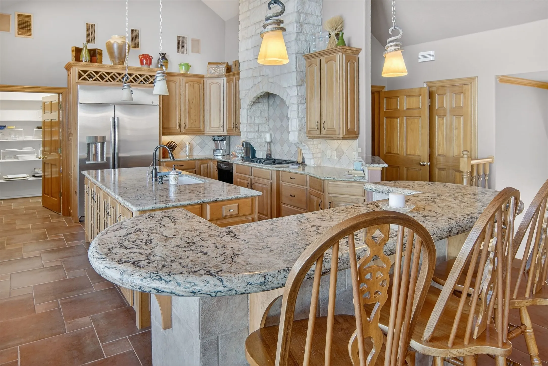 Single Family Residence For Sale in Palo Pinto County , 200 Oyster Bay, Graford, Texas 76449, 4 Bedroom, 4 Bathroom, 3 Garage spaces, 4,900 Sqft, built in 1999, Preowned, mls#21129845, Real Estate Agent in Graford, Homes For Sale in Palo Pinto county, Homes For Sale in Graford, Realtor in Graford Texas, Real Estate Brokerage Independent Realty Texas, Luminita Cordes Realtor