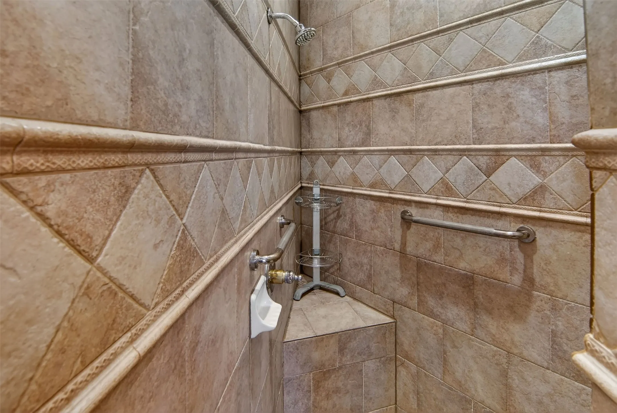 Single Family Residence For Sale in Palo Pinto County , 200 Oyster Bay, Graford, Texas 76449, 4 Bedroom, 4 Bathroom, 3 Garage spaces, 4,900 Sqft, built in 1999, Preowned, mls#21129845, Real Estate Agent in Graford, Homes For Sale in Palo Pinto county, Homes For Sale in Graford, Realtor in Graford Texas, Real Estate Brokerage Independent Realty Texas, Luminita Cordes Realtor