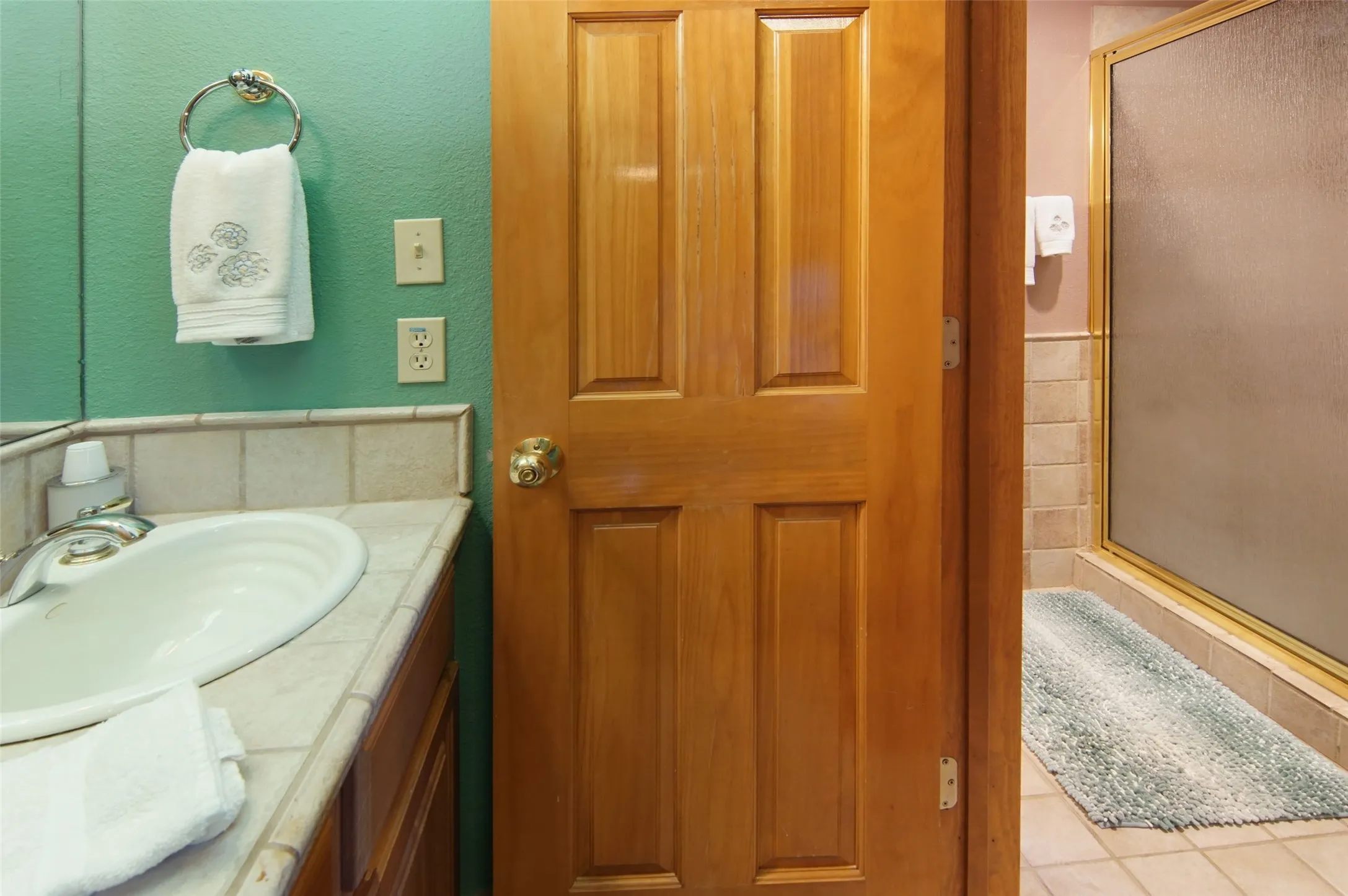 Single Family Residence For Sale in Palo Pinto County , 200 Oyster Bay, Graford, Texas 76449, 4 Bedroom, 4 Bathroom, 3 Garage spaces, 4,900 Sqft, built in 1999, Preowned, mls#21129845, Real Estate Agent in Graford, Homes For Sale in Palo Pinto county, Homes For Sale in Graford, Realtor in Graford Texas, Real Estate Brokerage Independent Realty Texas, Luminita Cordes Realtor