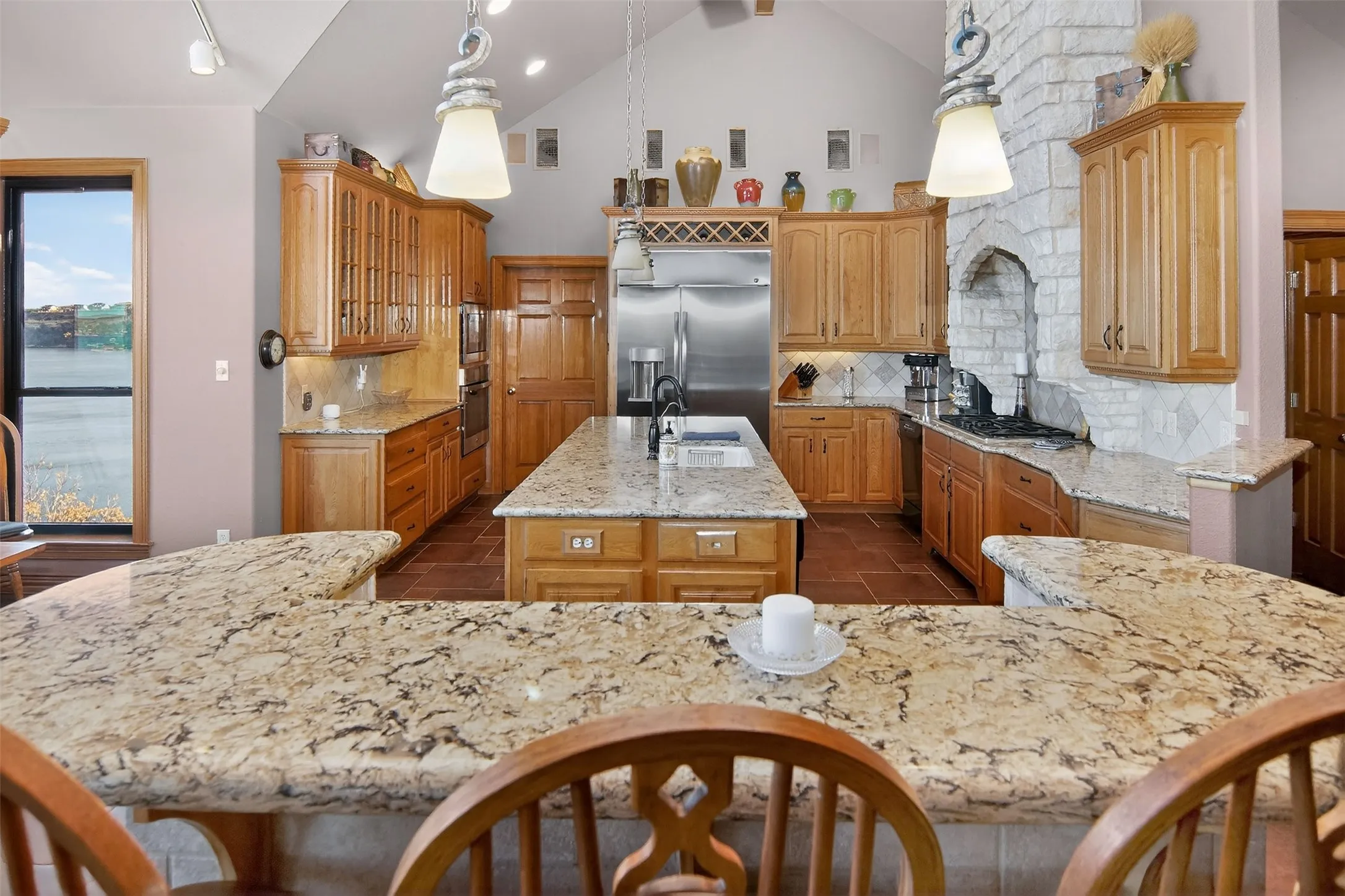 Single Family Residence For Sale in Palo Pinto County , 200 Oyster Bay, Graford, Texas 76449, 4 Bedroom, 4 Bathroom, 3 Garage spaces, 4,900 Sqft, built in 1999, Preowned, mls#21129845, Real Estate Agent in Graford, Homes For Sale in Palo Pinto county, Homes For Sale in Graford, Realtor in Graford Texas, Real Estate Brokerage Independent Realty Texas, Luminita Cordes Realtor