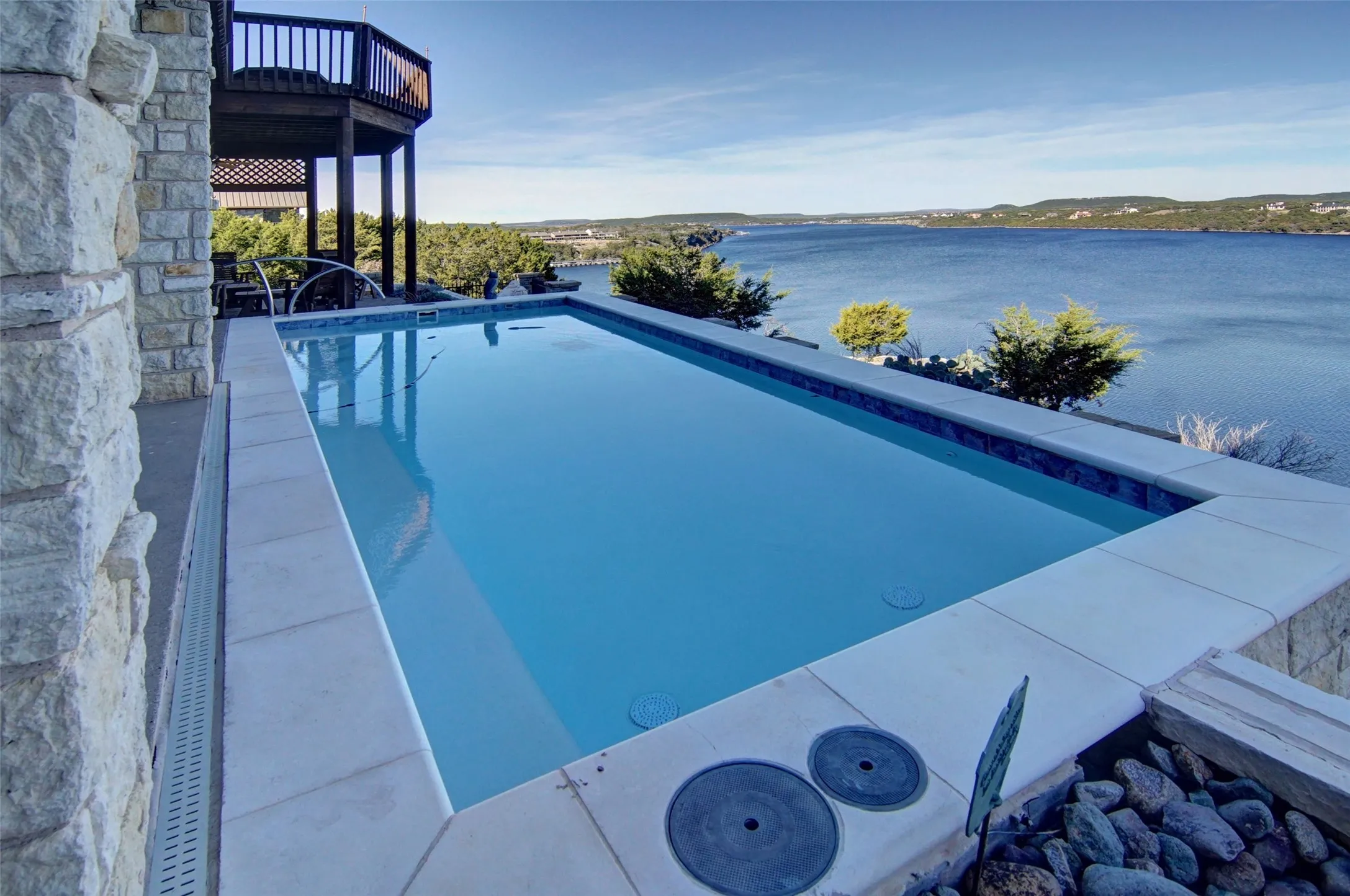 Single Family Residence For Sale in Palo Pinto County , 200 Oyster Bay, Graford, Texas 76449, 4 Bedroom, 4 Bathroom, 3 Garage spaces, 4,900 Sqft, built in 1999, Preowned, mls#21129845, Real Estate Agent in Graford, Homes For Sale in Palo Pinto county, Homes For Sale in Graford, Realtor in Graford Texas, Real Estate Brokerage Independent Realty Texas, Luminita Cordes Realtor