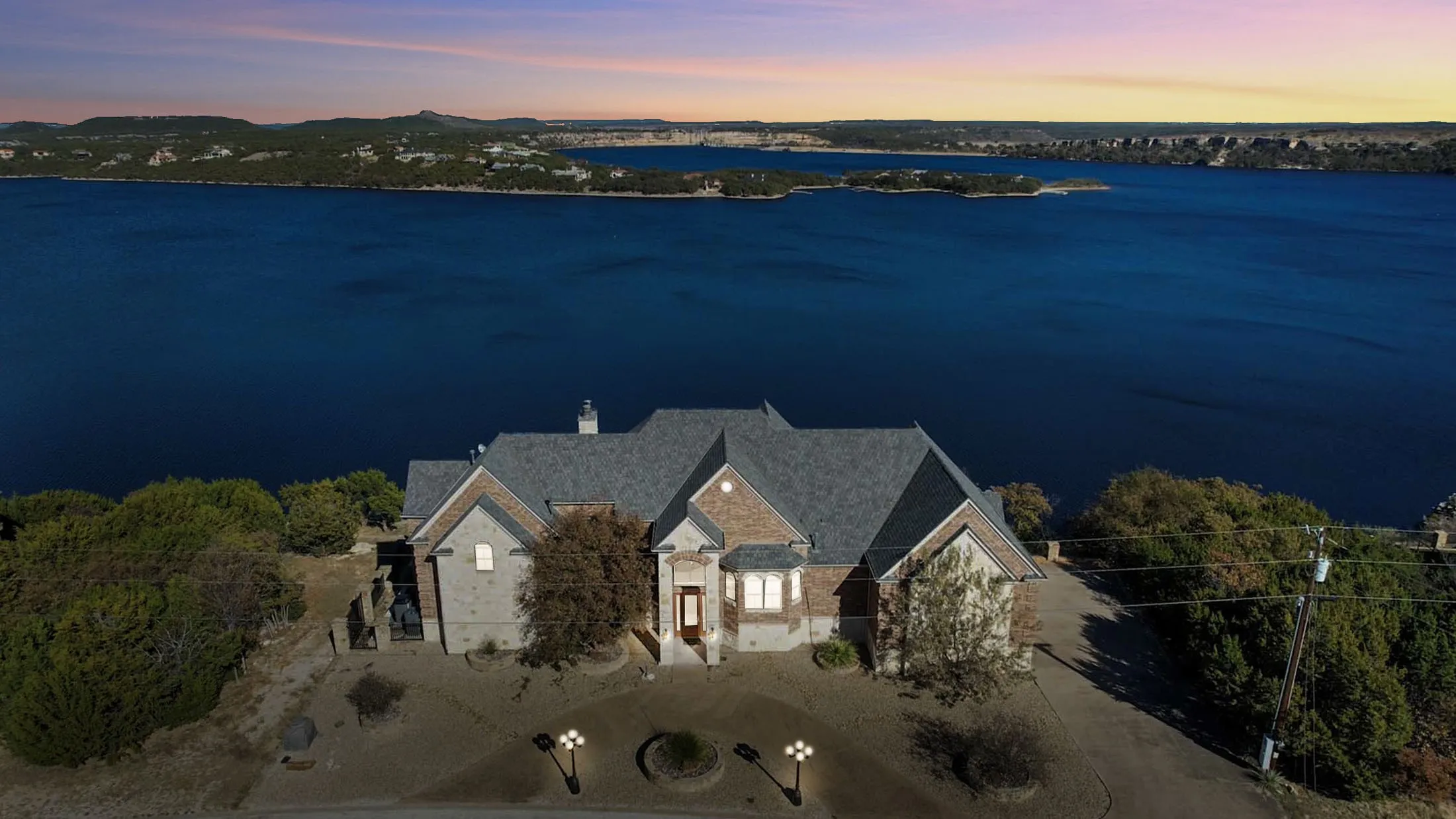 Single Family Residence For Sale in Palo Pinto County , 200 Oyster Bay, Graford, Texas 76449, 4 Bedroom, 4 Bathroom, 3 Garage spaces, 4,900 Sqft, built in 1999, Preowned, mls#21129845, Real Estate Agent in Graford, Homes For Sale in Palo Pinto county, Homes For Sale in Graford, Realtor in Graford Texas, Real Estate Brokerage Independent Realty Texas, Luminita Cordes Realtor
