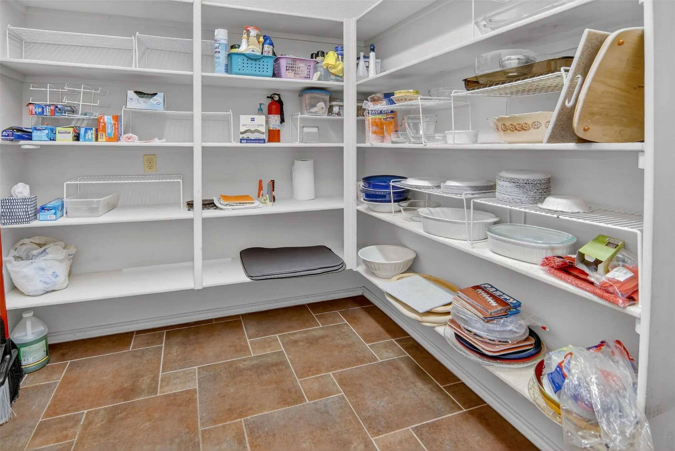 Single Family Residence For Sale in Palo Pinto County , 200 Oyster Bay, Graford, Texas 76449, 4 Bedroom, 4 Bathroom, 3 Garage spaces, 4,900 Sqft, built in 1999, Preowned, mls#21129845, Real Estate Agent in Graford, Homes For Sale in Palo Pinto county, Homes For Sale in Graford, Realtor in Graford Texas, Real Estate Brokerage Independent Realty Texas, Luminita Cordes Realtor