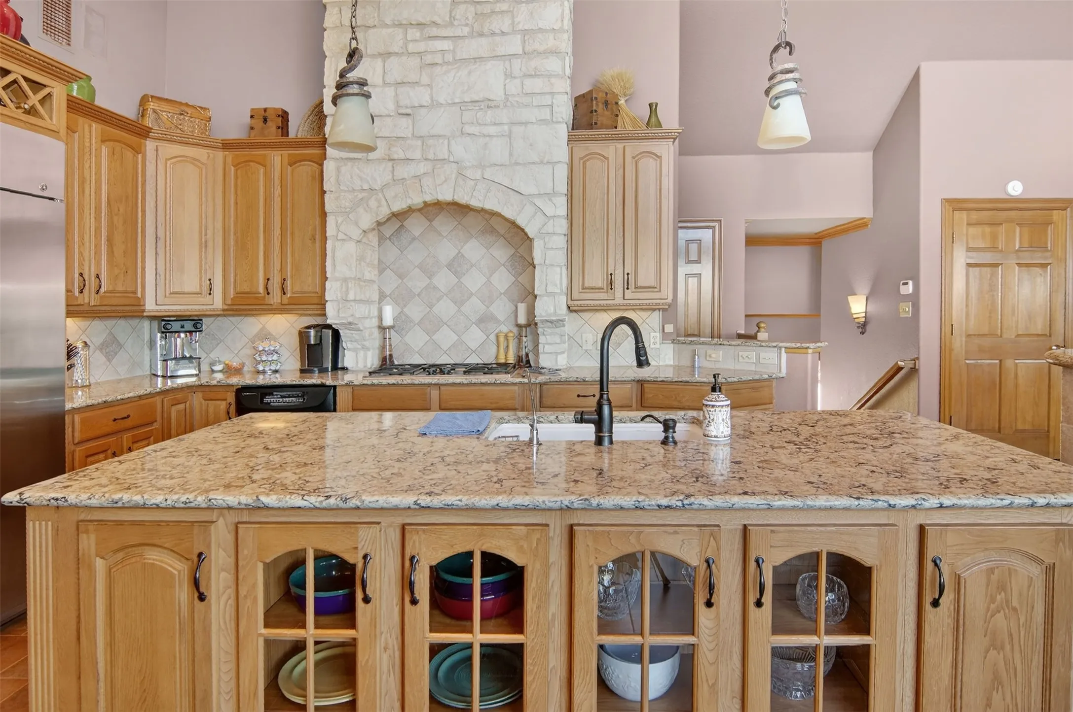 Single Family Residence For Sale in Palo Pinto County , 200 Oyster Bay, Graford, Texas 76449, 4 Bedroom, 4 Bathroom, 3 Garage spaces, 4,900 Sqft, built in 1999, Preowned, mls#21129845, Real Estate Agent in Graford, Homes For Sale in Palo Pinto county, Homes For Sale in Graford, Realtor in Graford Texas, Real Estate Brokerage Independent Realty Texas, Luminita Cordes Realtor